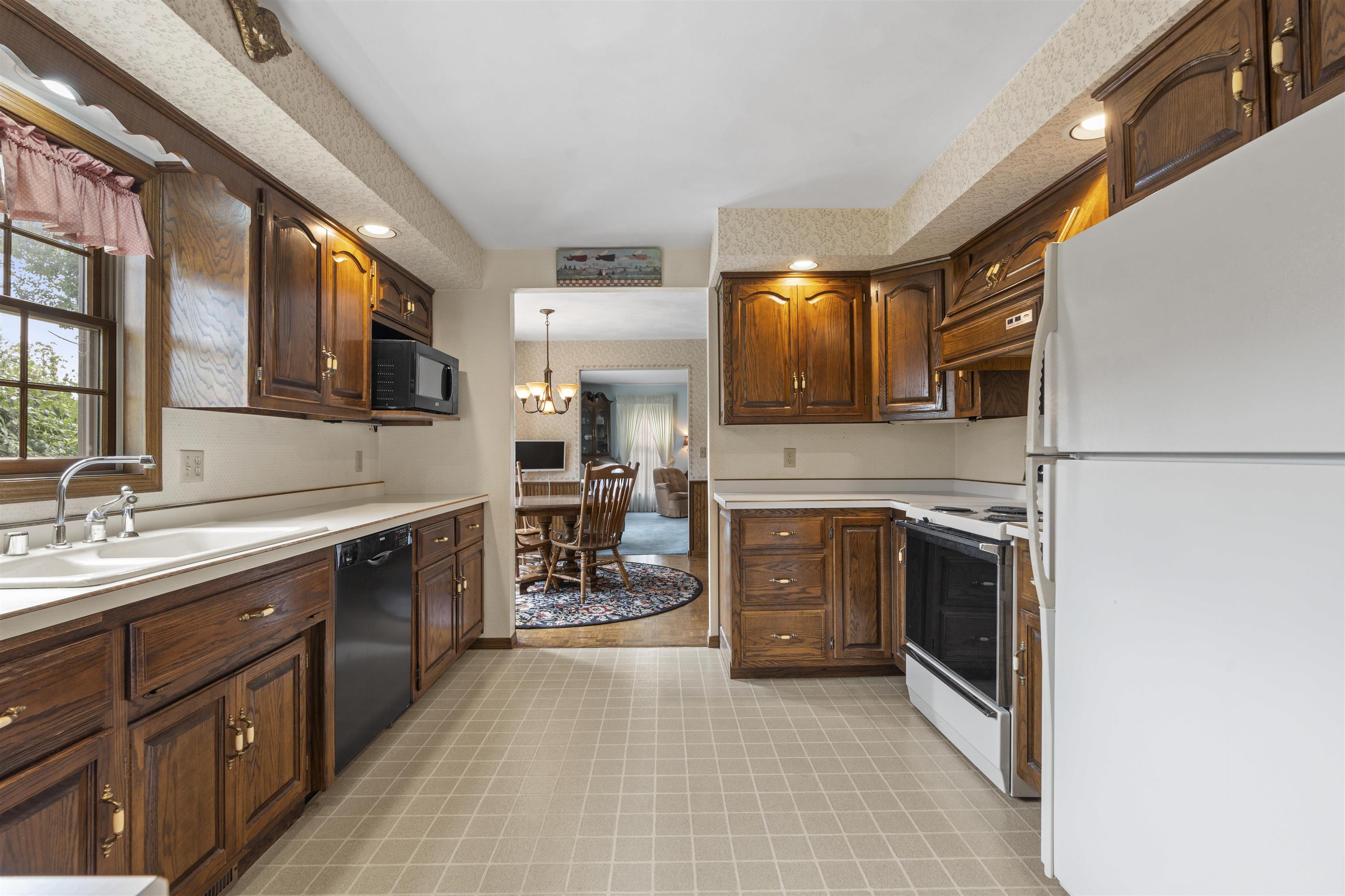 609 SCARLET OAK Court