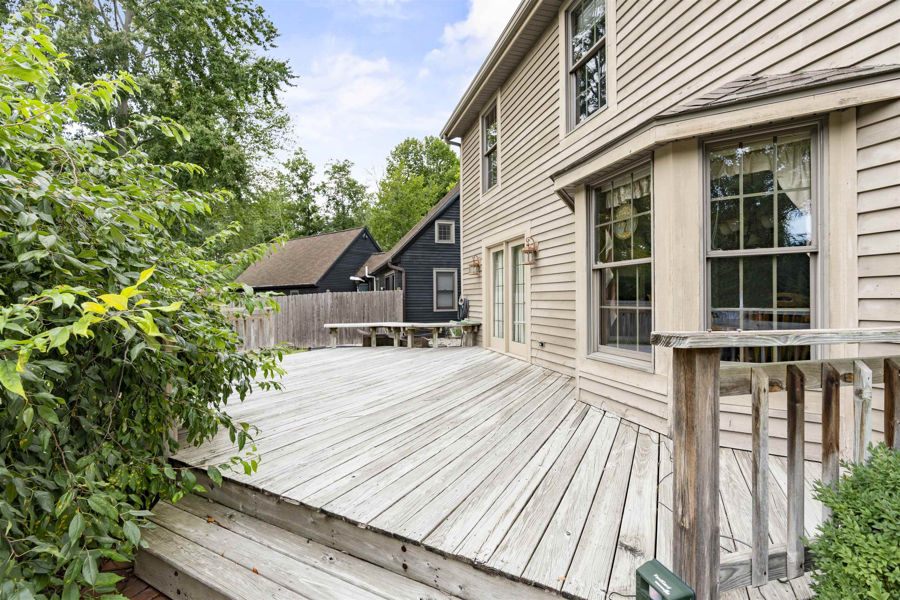 609 SCARLET OAK Court