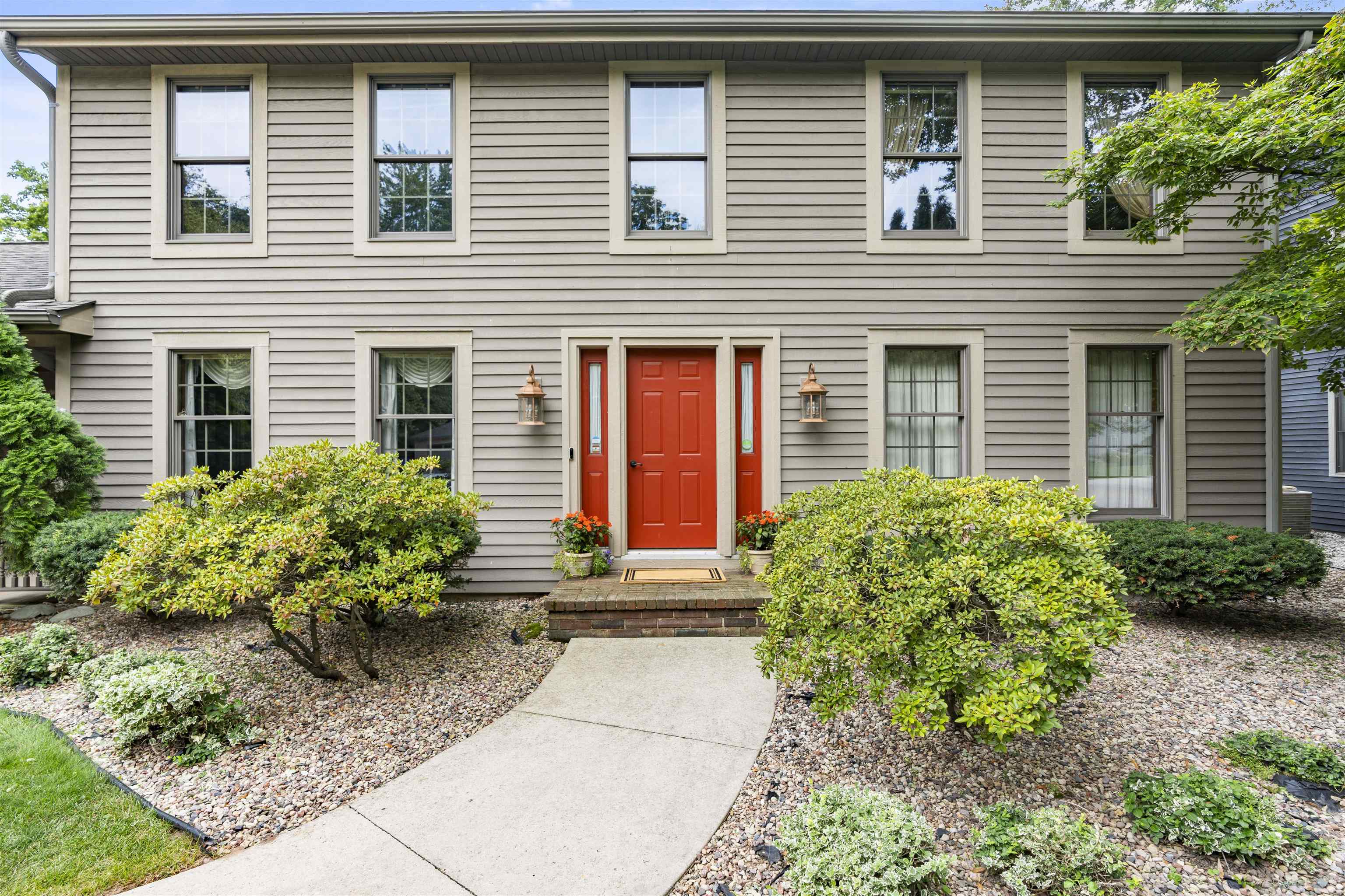 609 SCARLET OAK Court