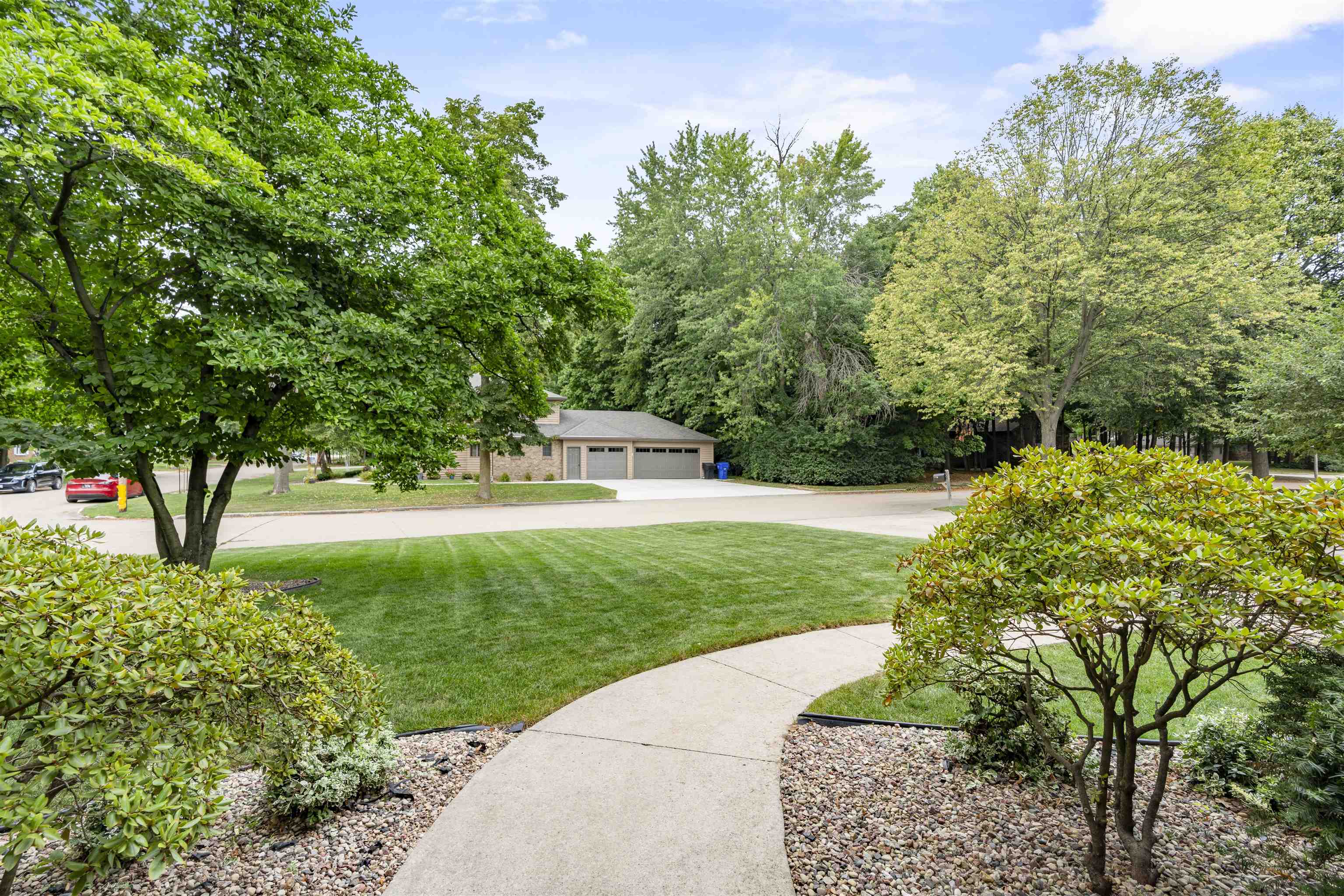 609 SCARLET OAK Court