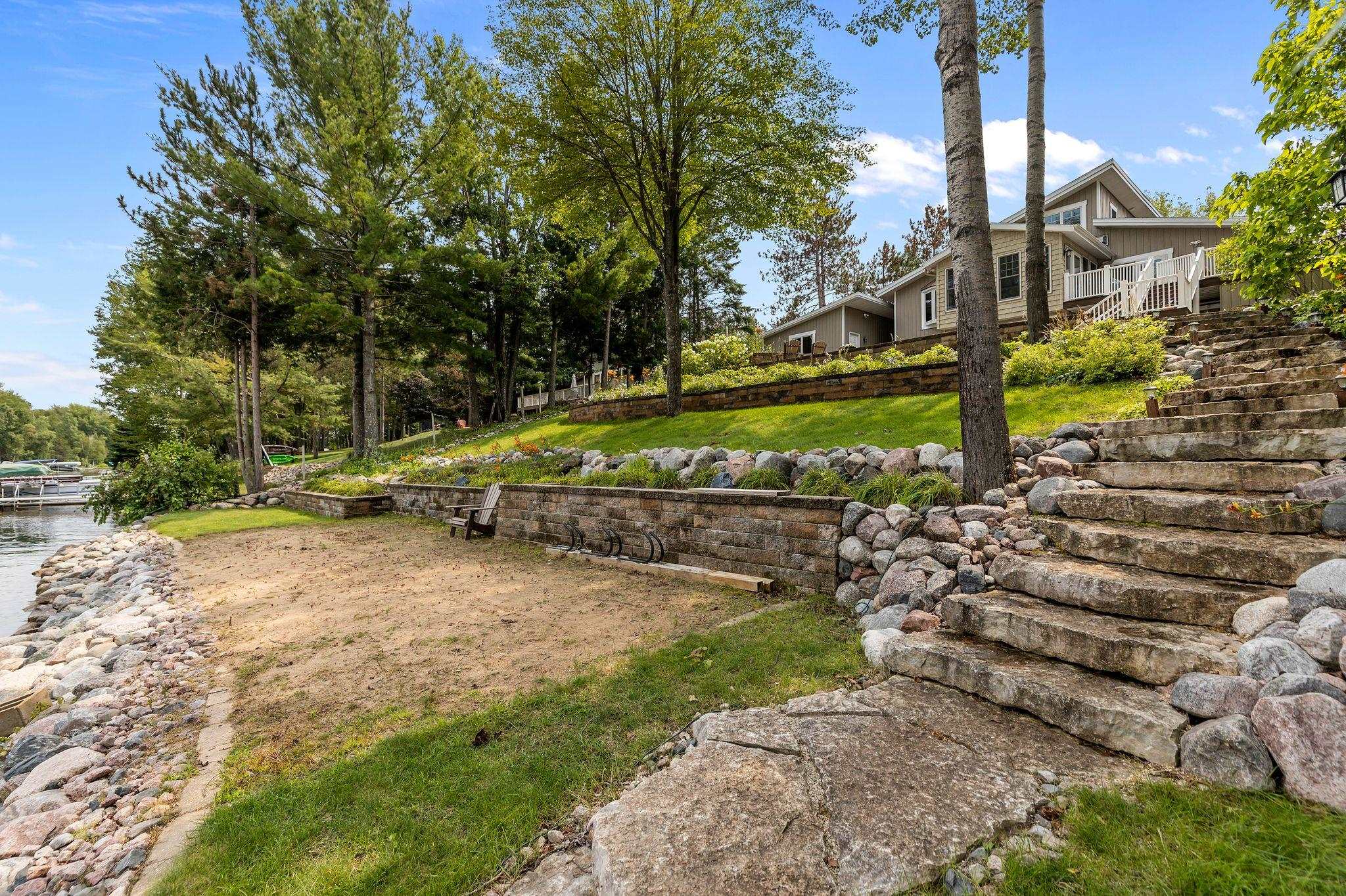 N1539 SILVER CANOE Road