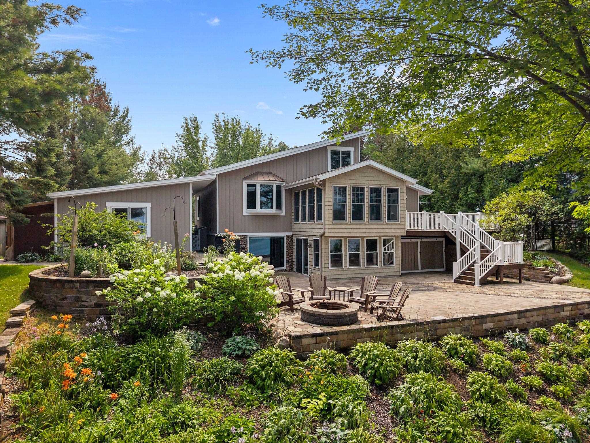 N1539 SILVER CANOE Road