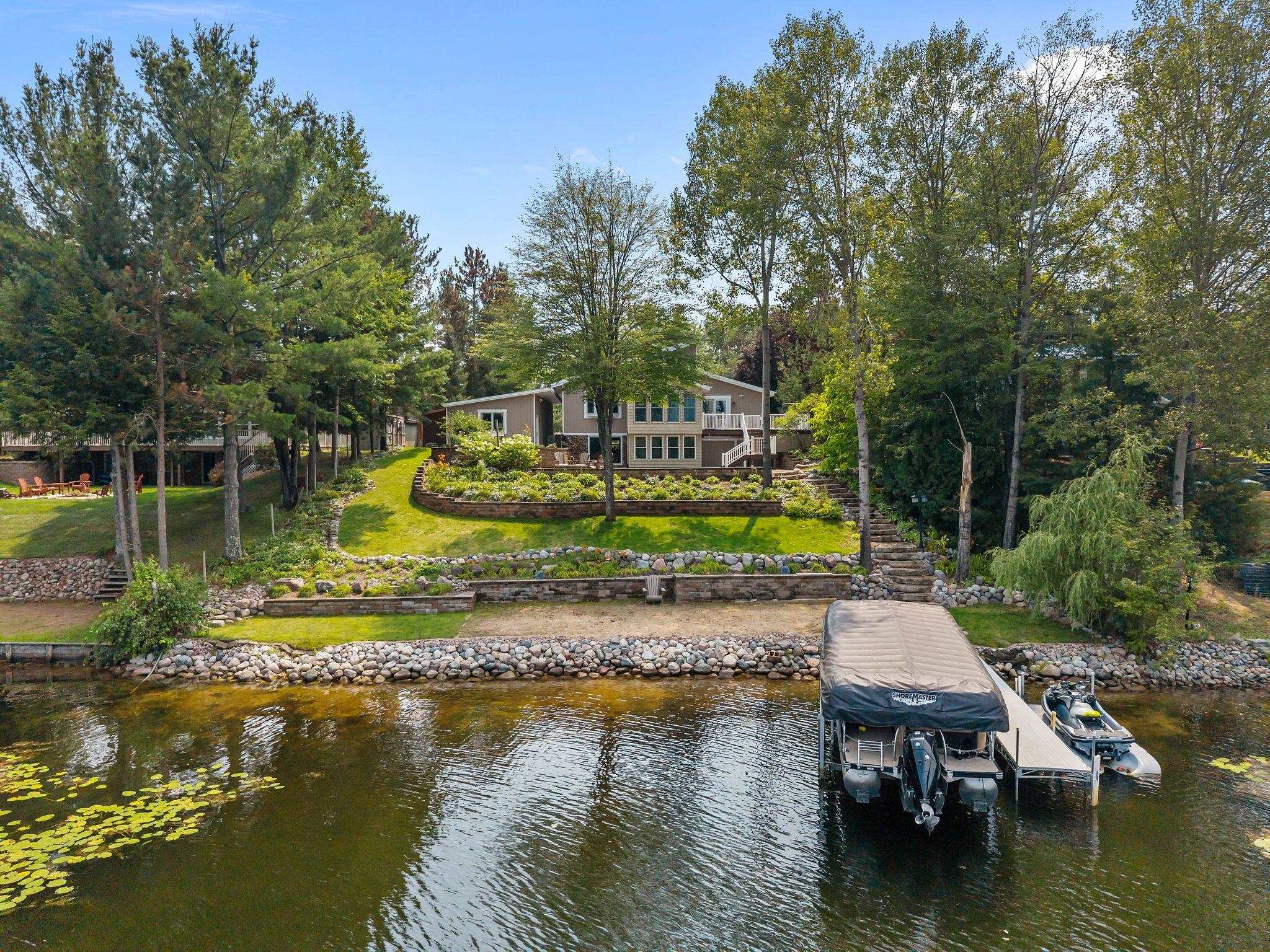 N1539 SILVER CANOE Road