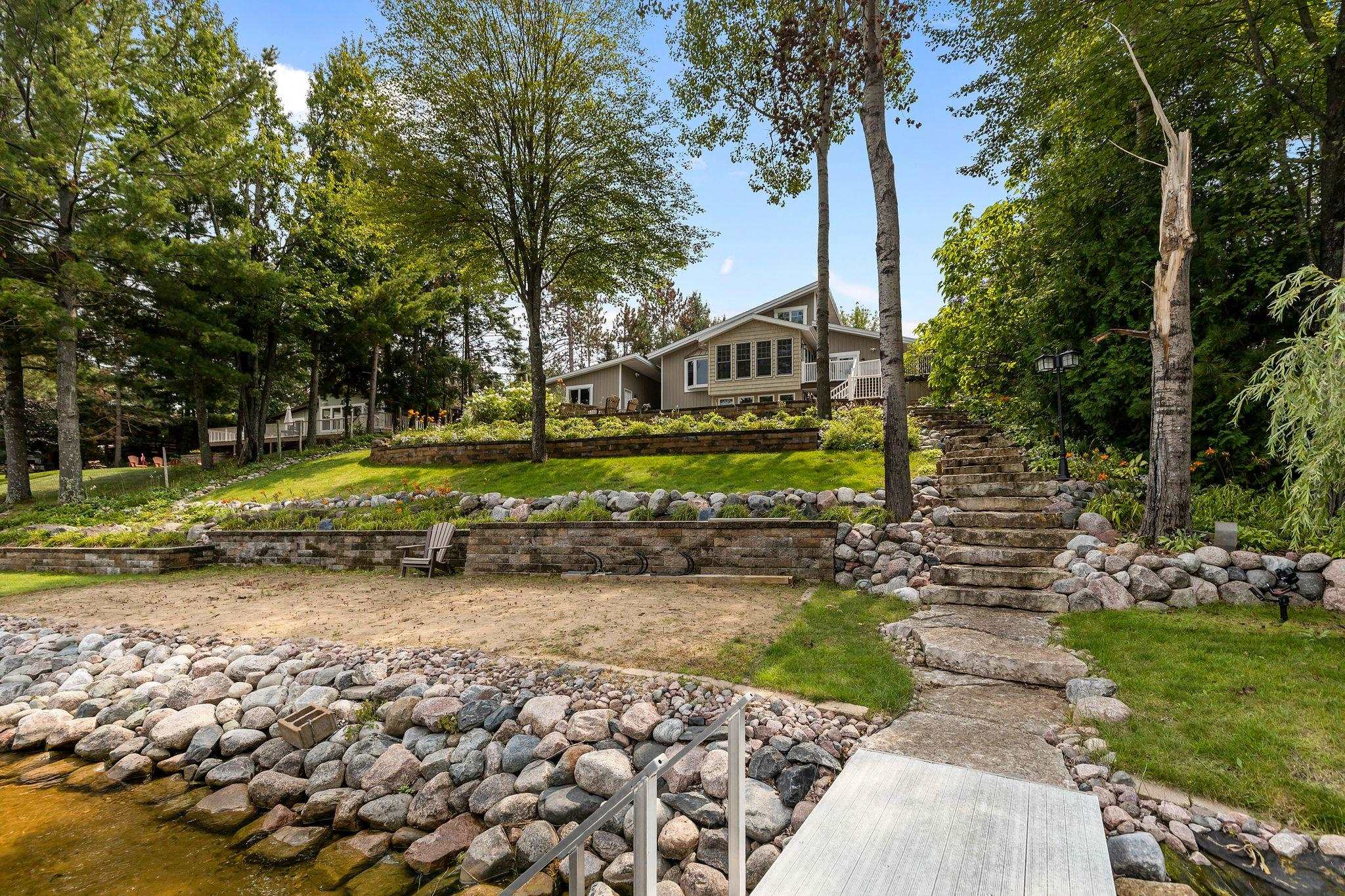 N1539 SILVER CANOE Road