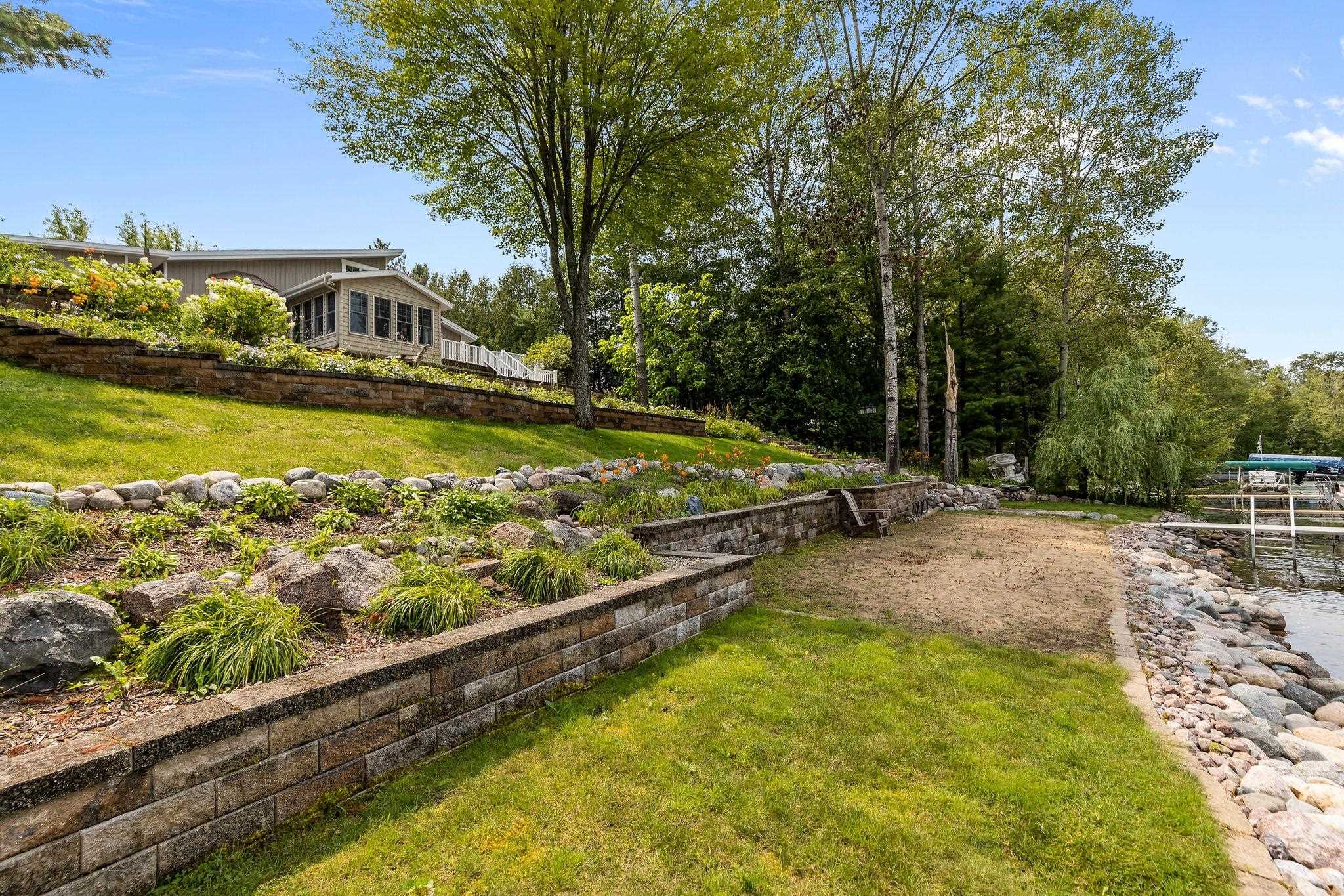 N1539 SILVER CANOE Road