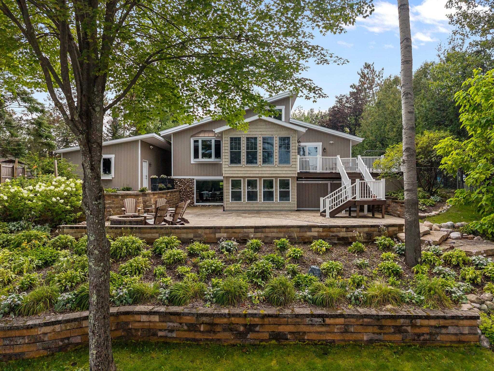 N1539 SILVER CANOE Road