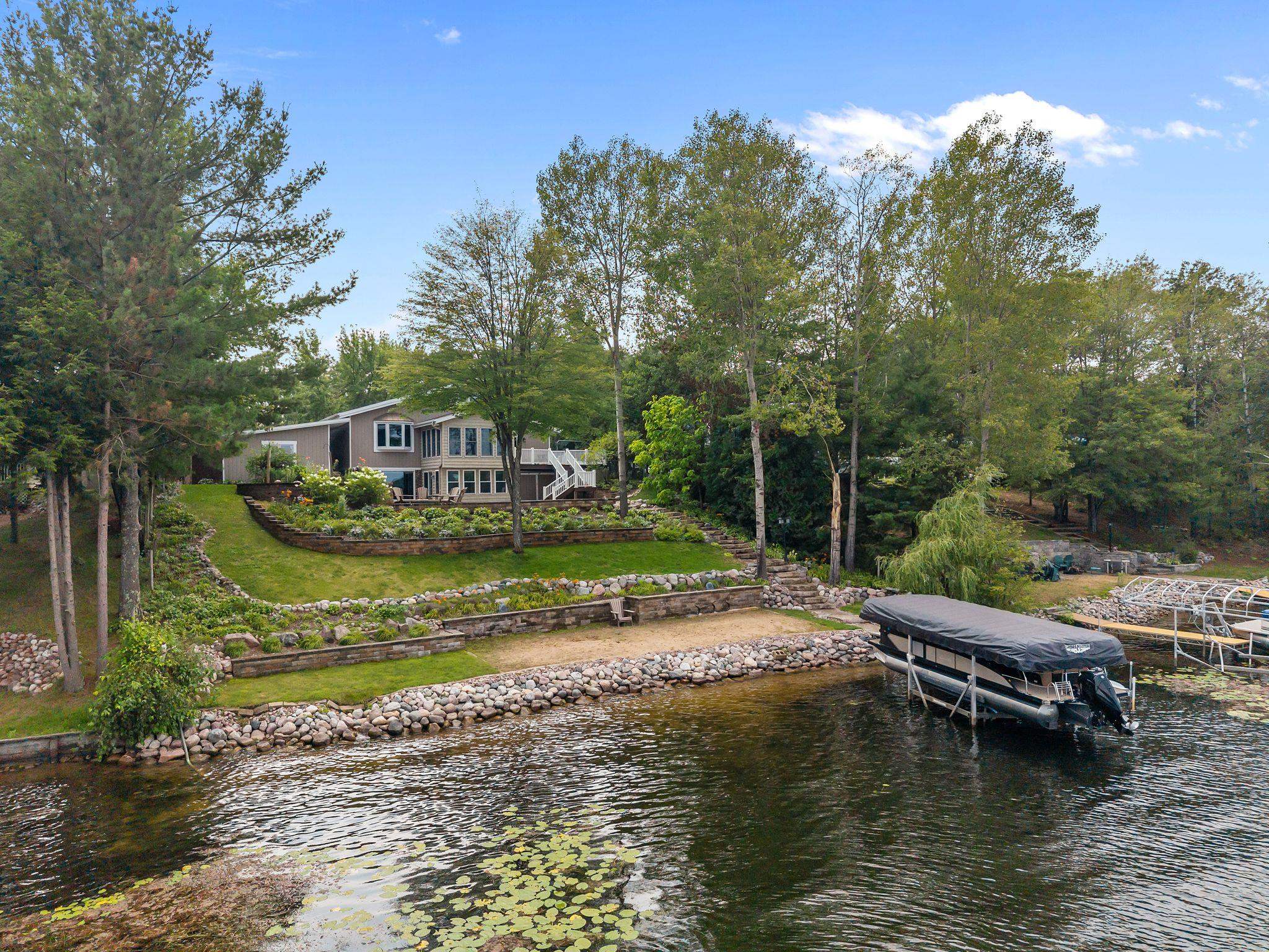 N1539 SILVER CANOE Road