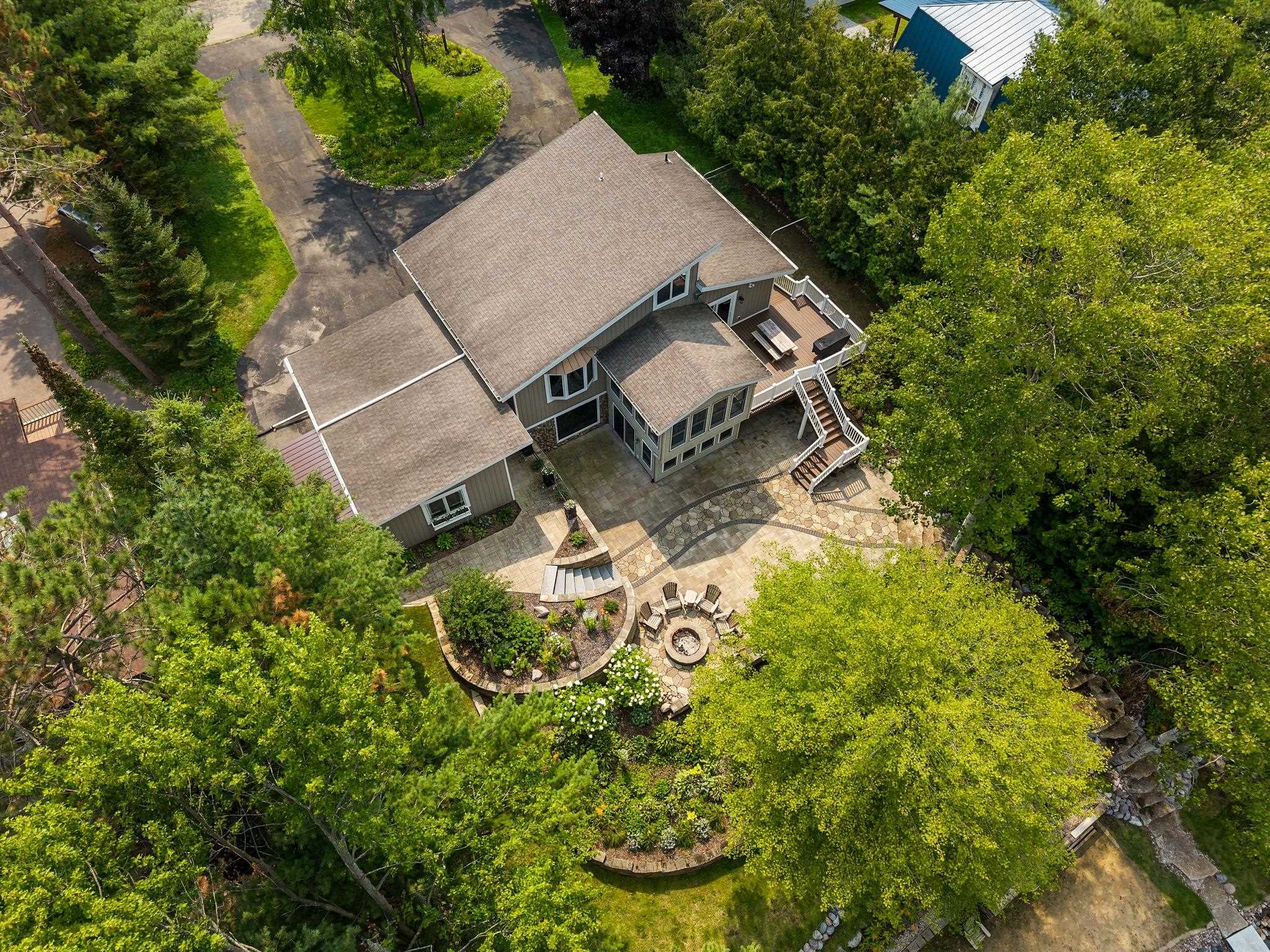N1539 SILVER CANOE Road