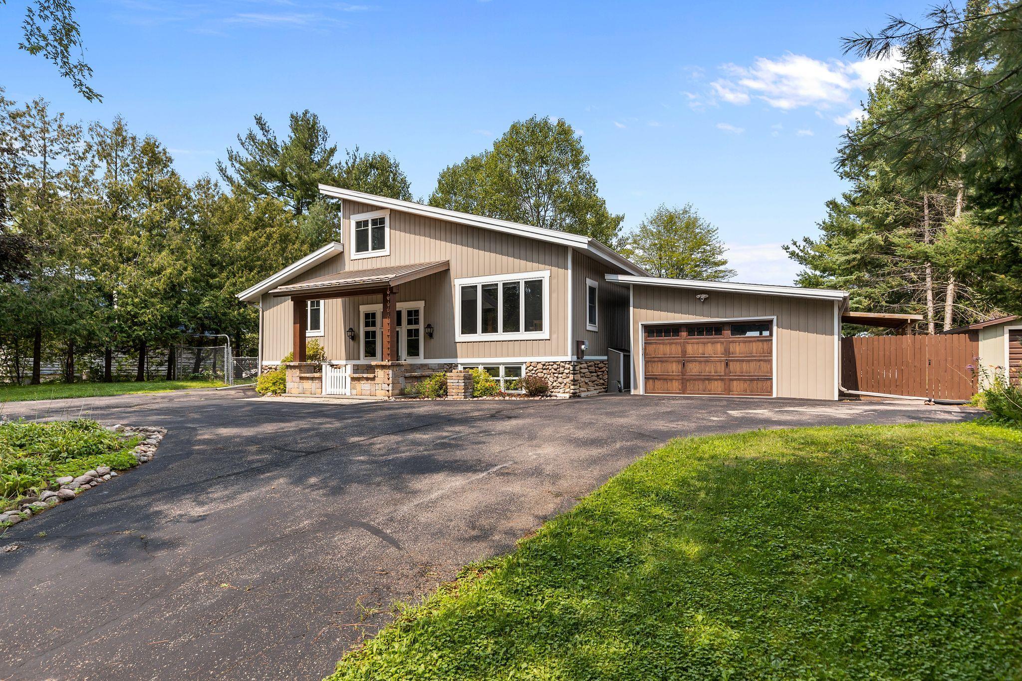 N1539 SILVER CANOE Road