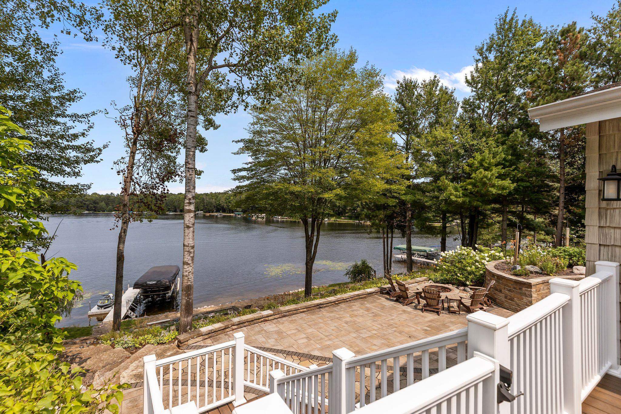 N1539 SILVER CANOE Road