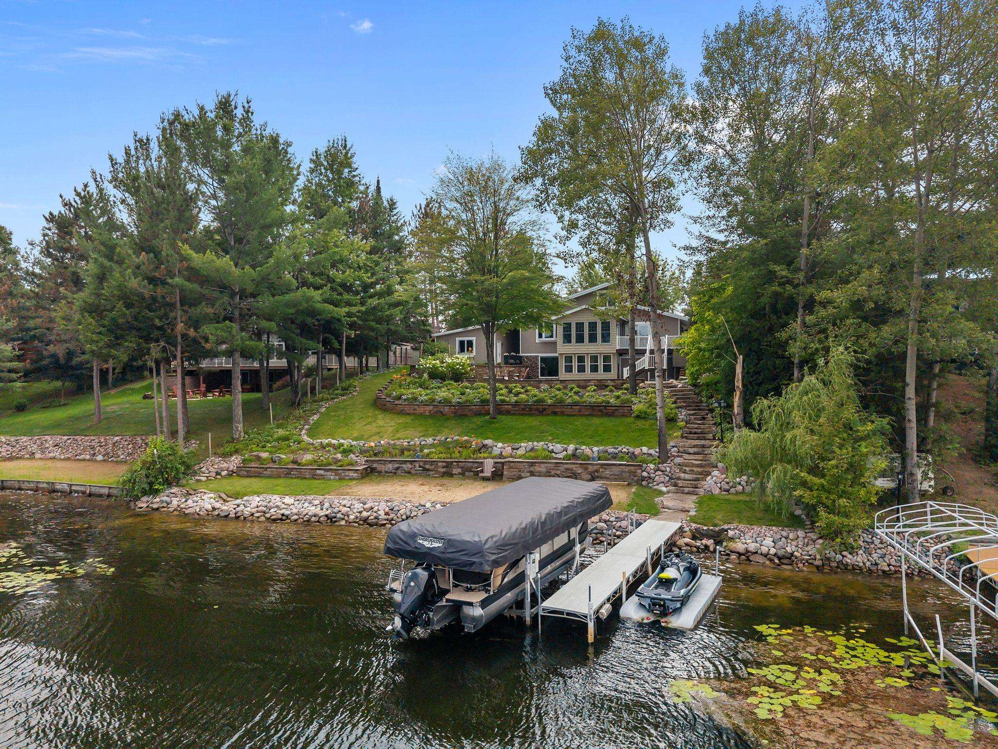 N1539 SILVER CANOE Road