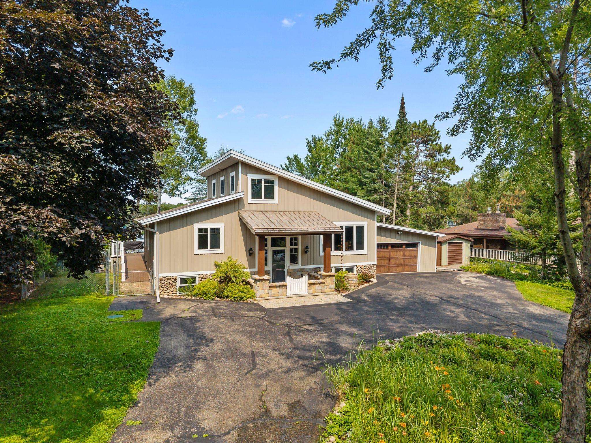 N1539 SILVER CANOE Road