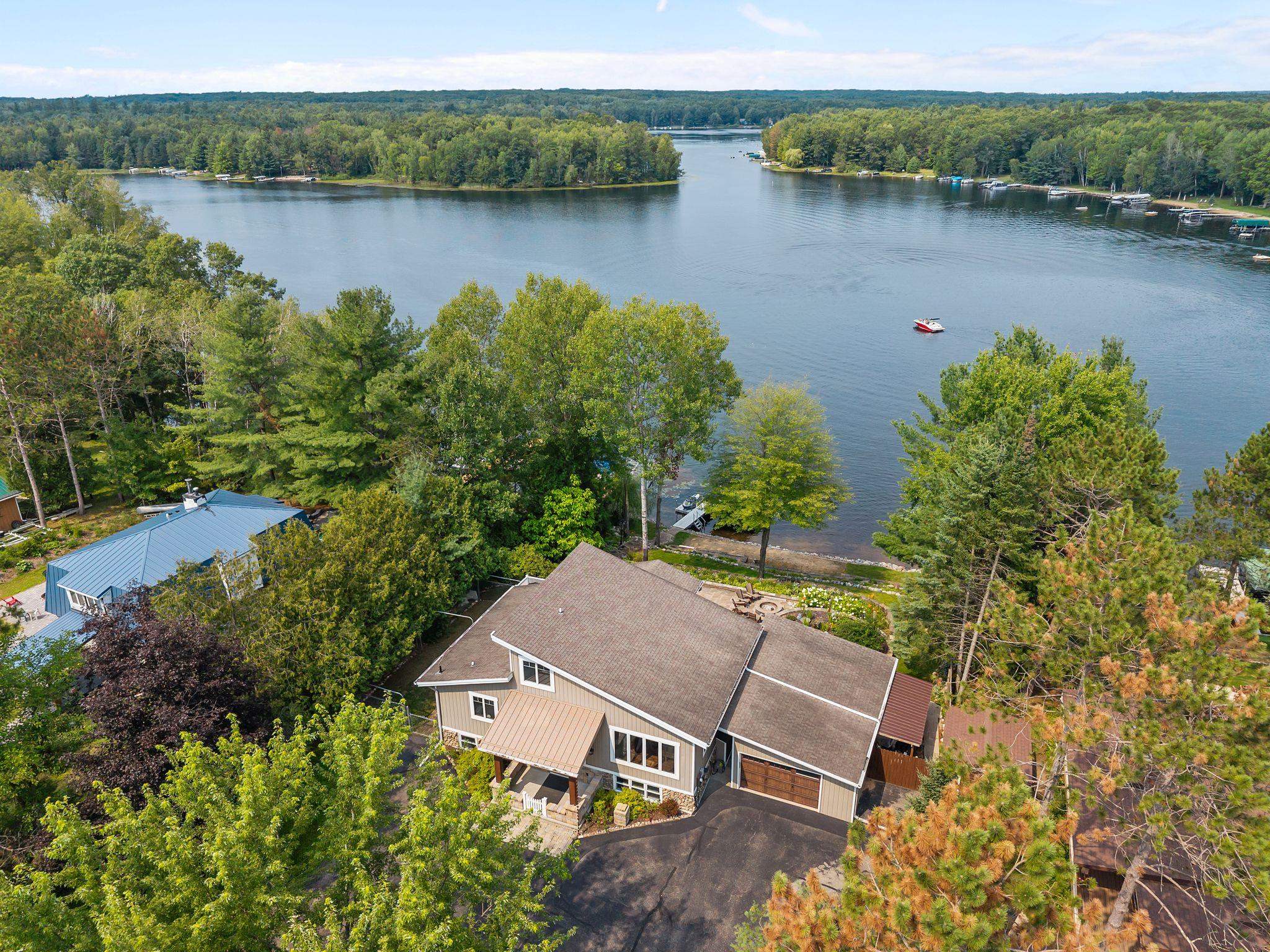 N1539 SILVER CANOE Road