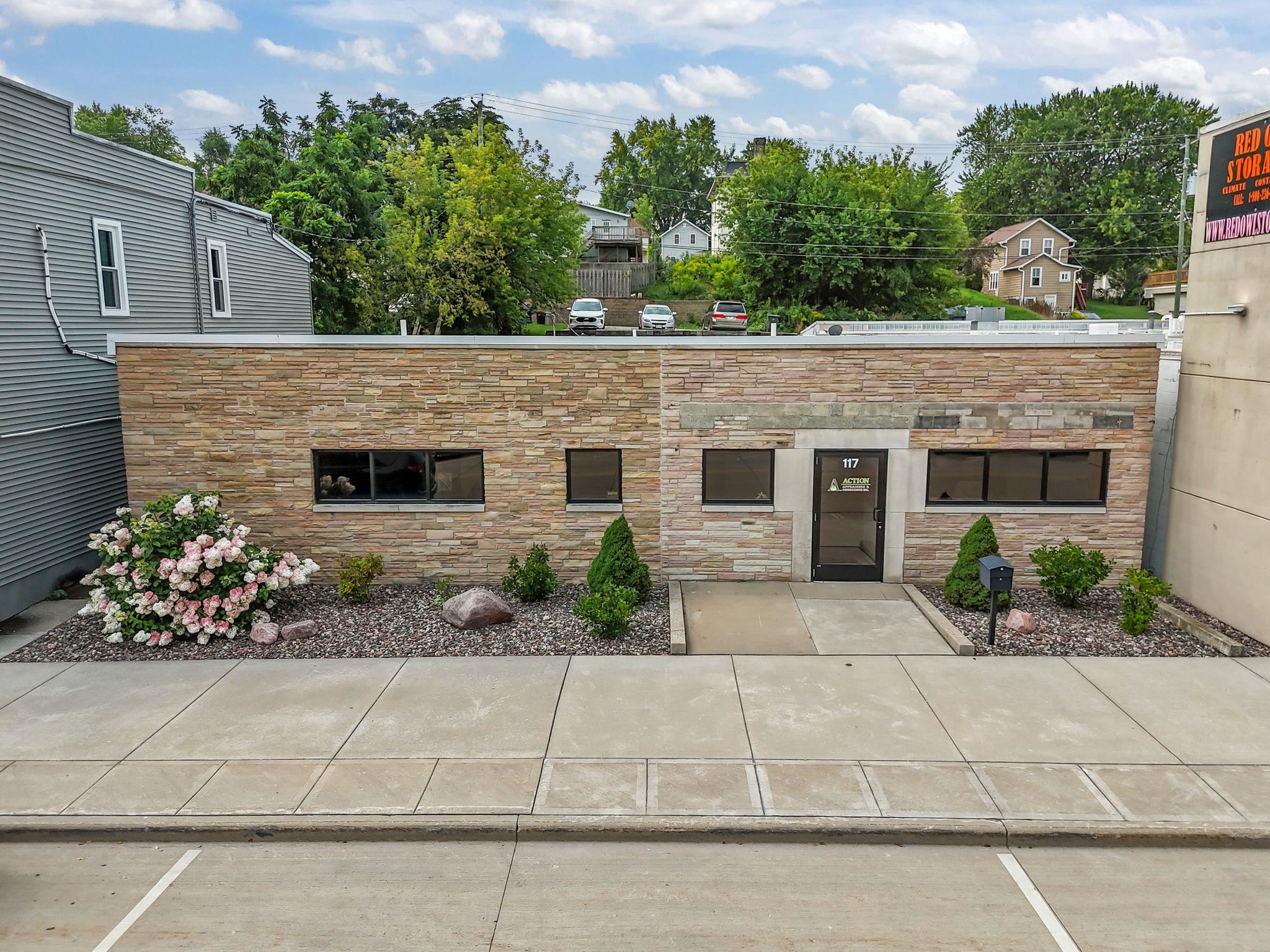 117 W 3RD Street