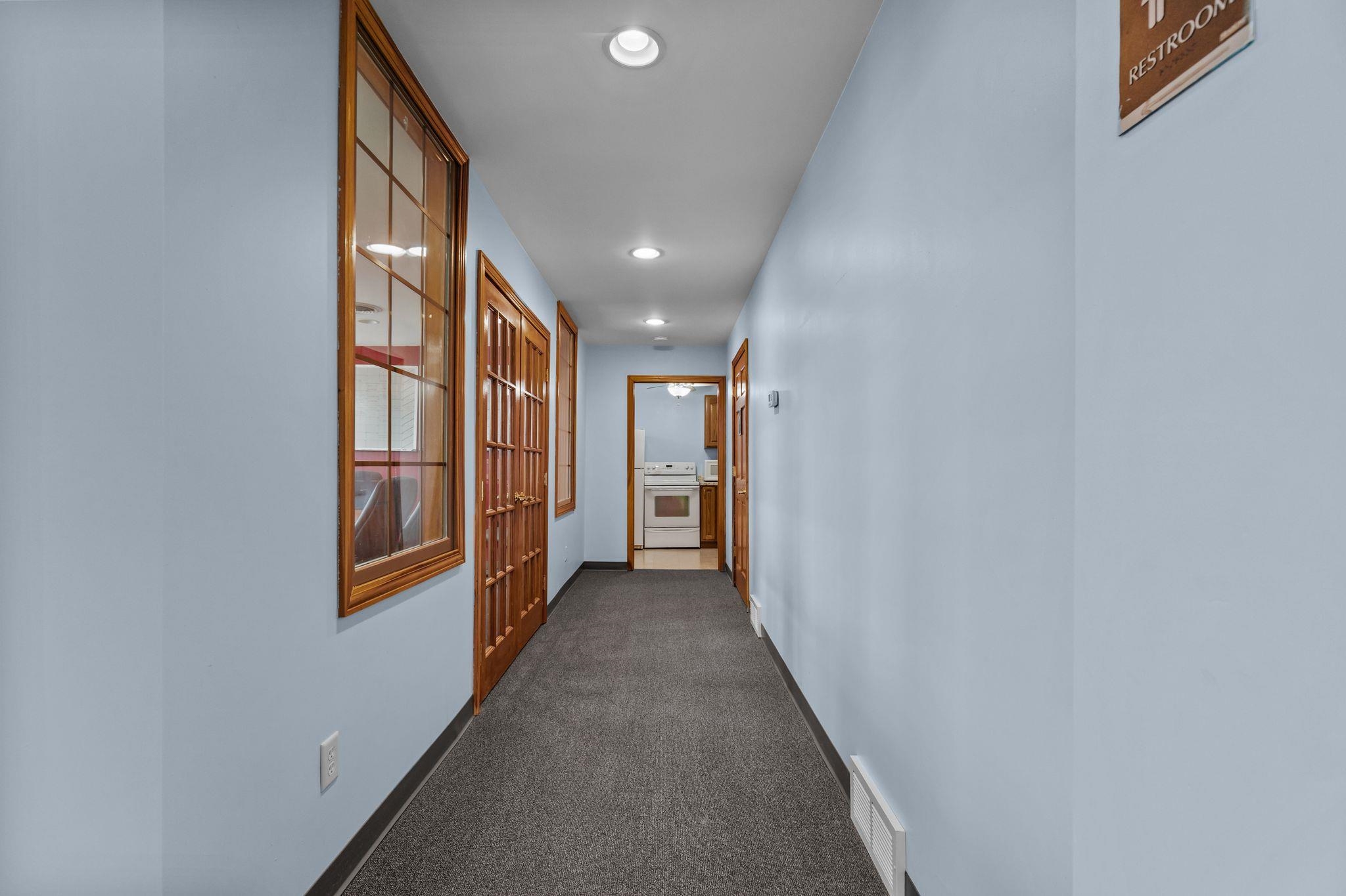 117 W 3RD Street