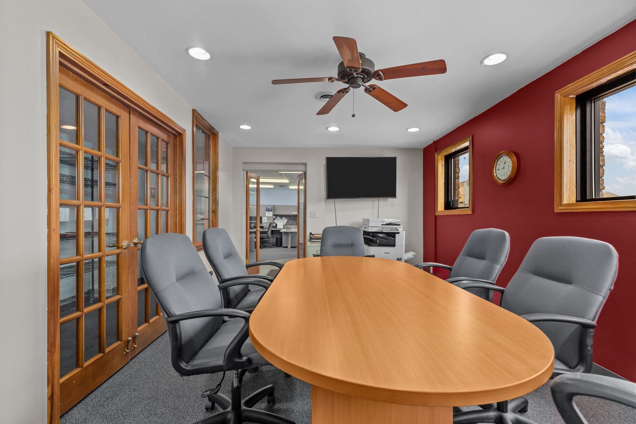 117 W 3RD Street