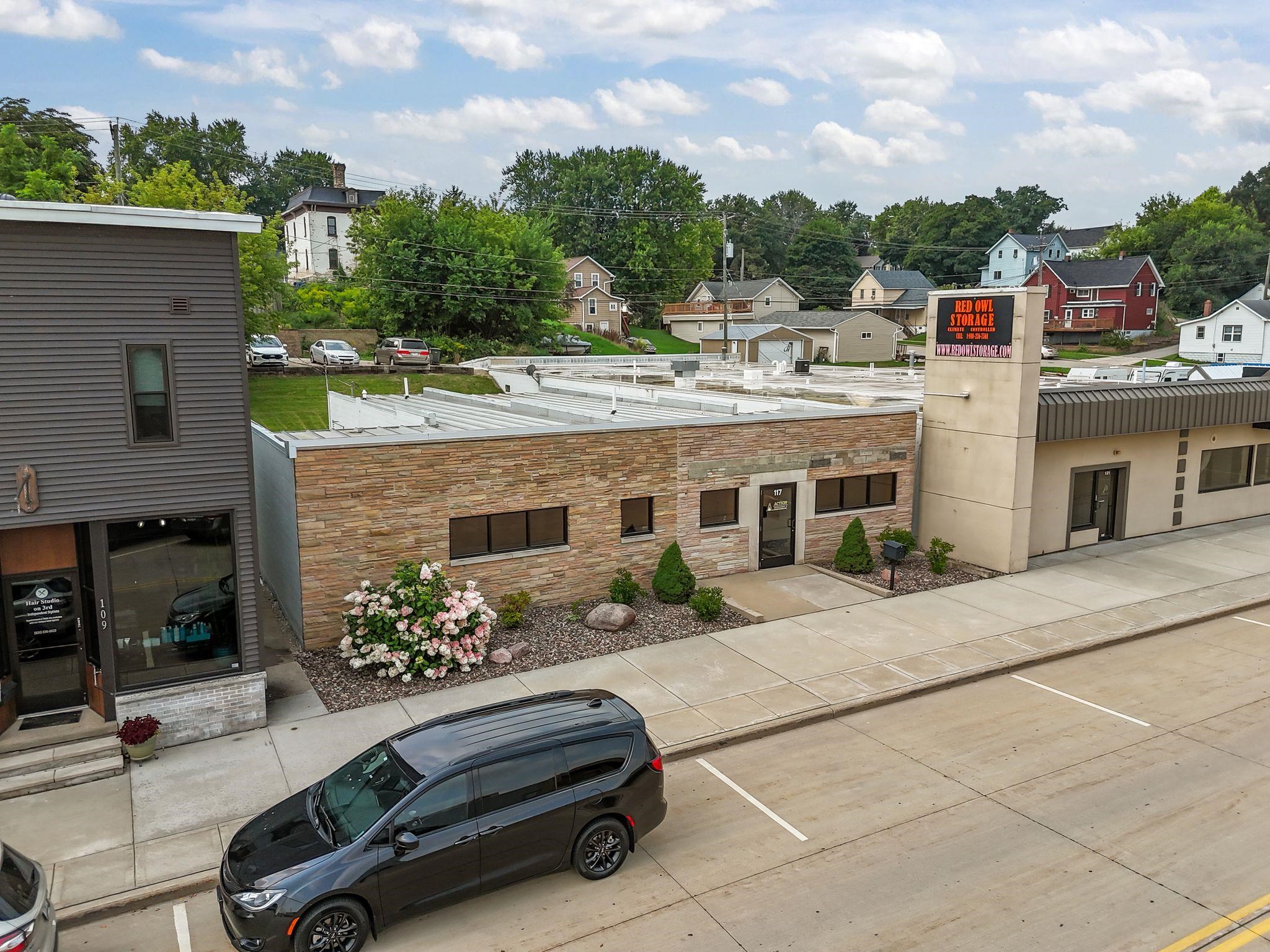 117 W 3RD Street
