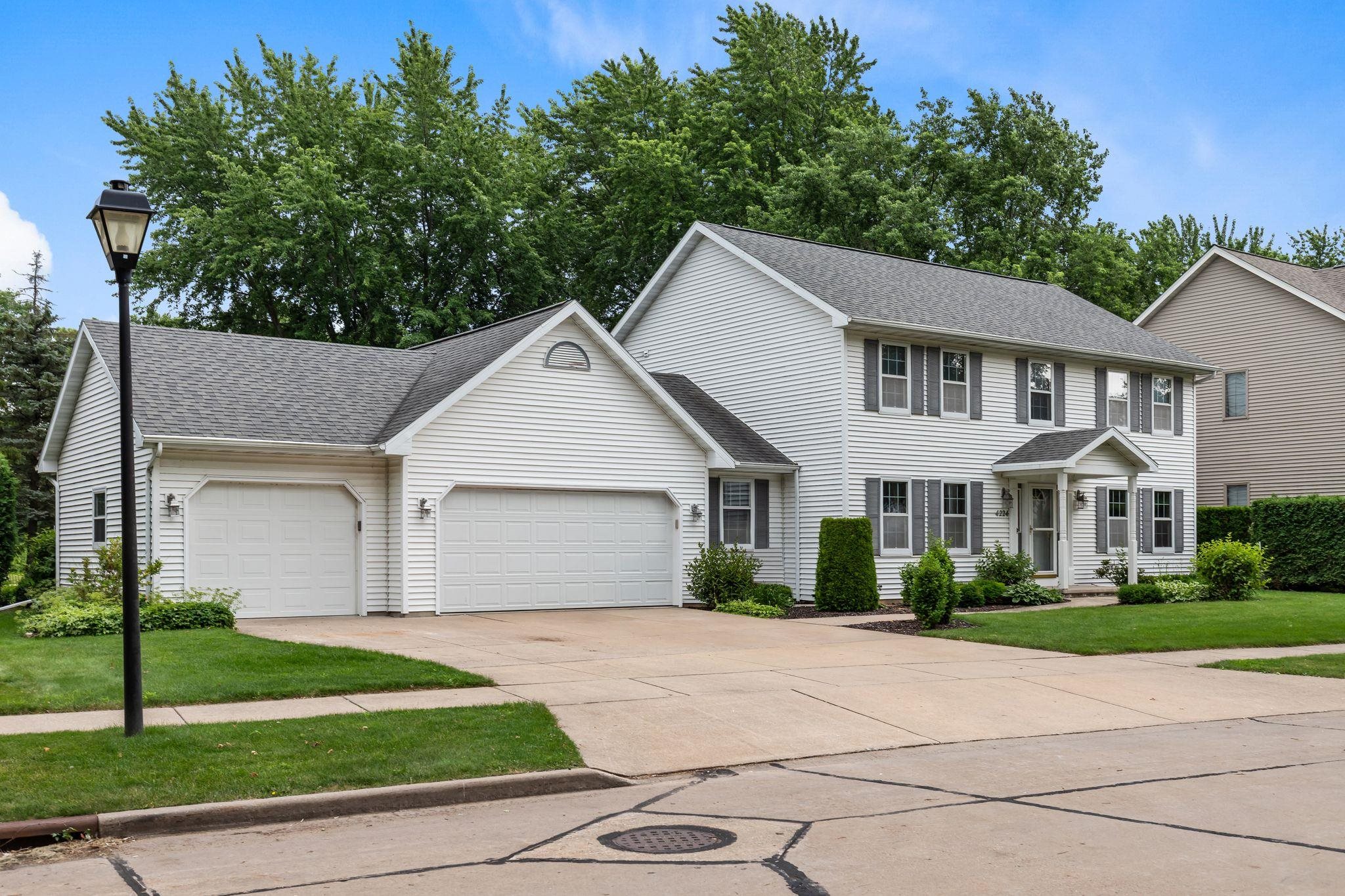 4224 TERRAVIEW Drive