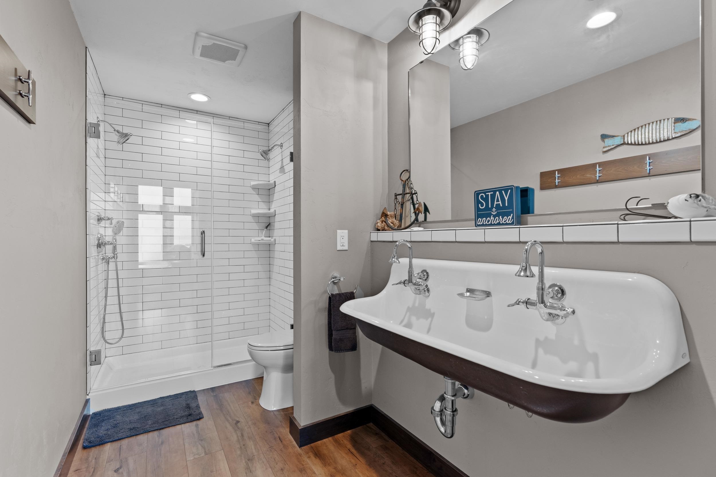 6392 LAKESHORE Road