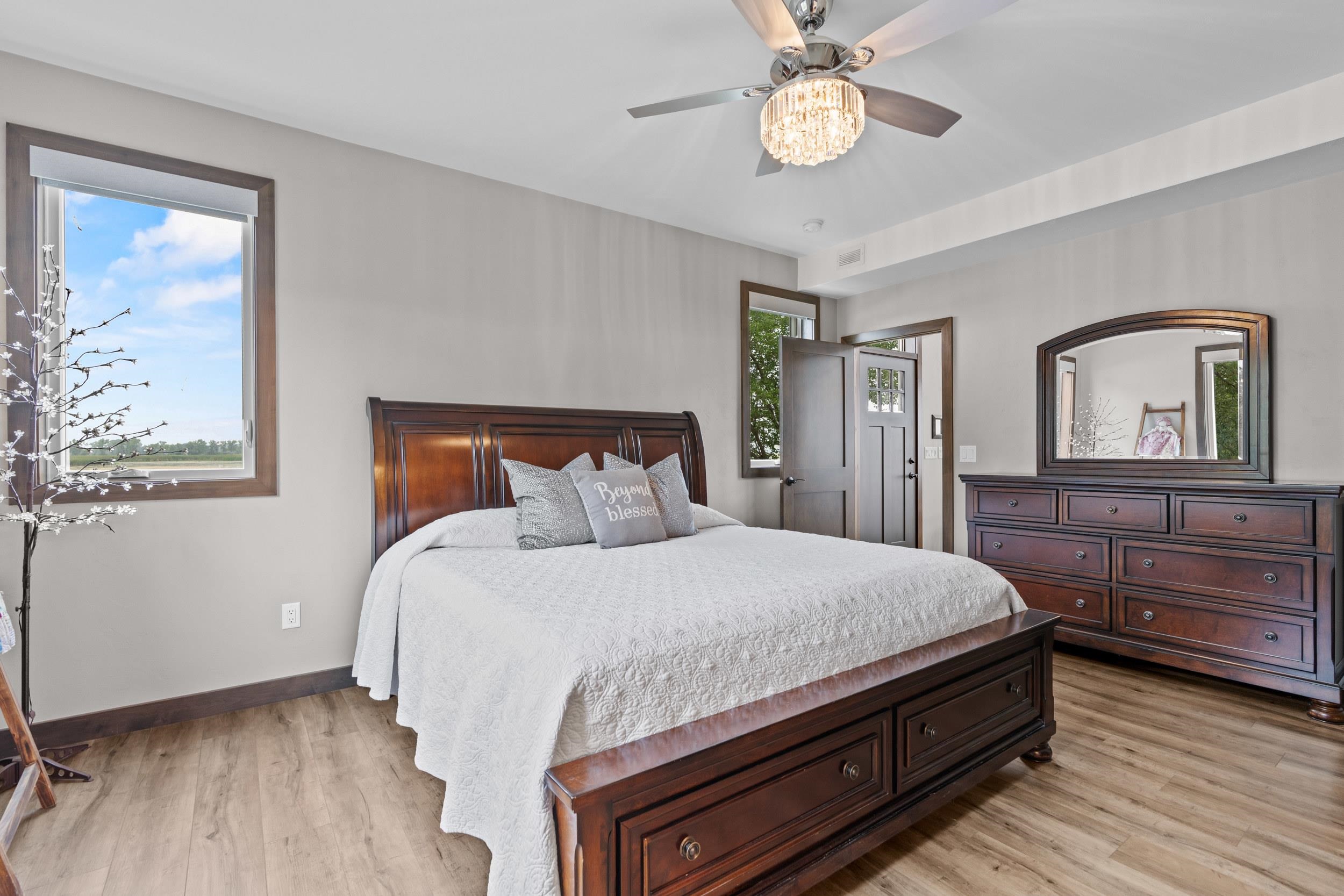 6392 LAKESHORE Road
