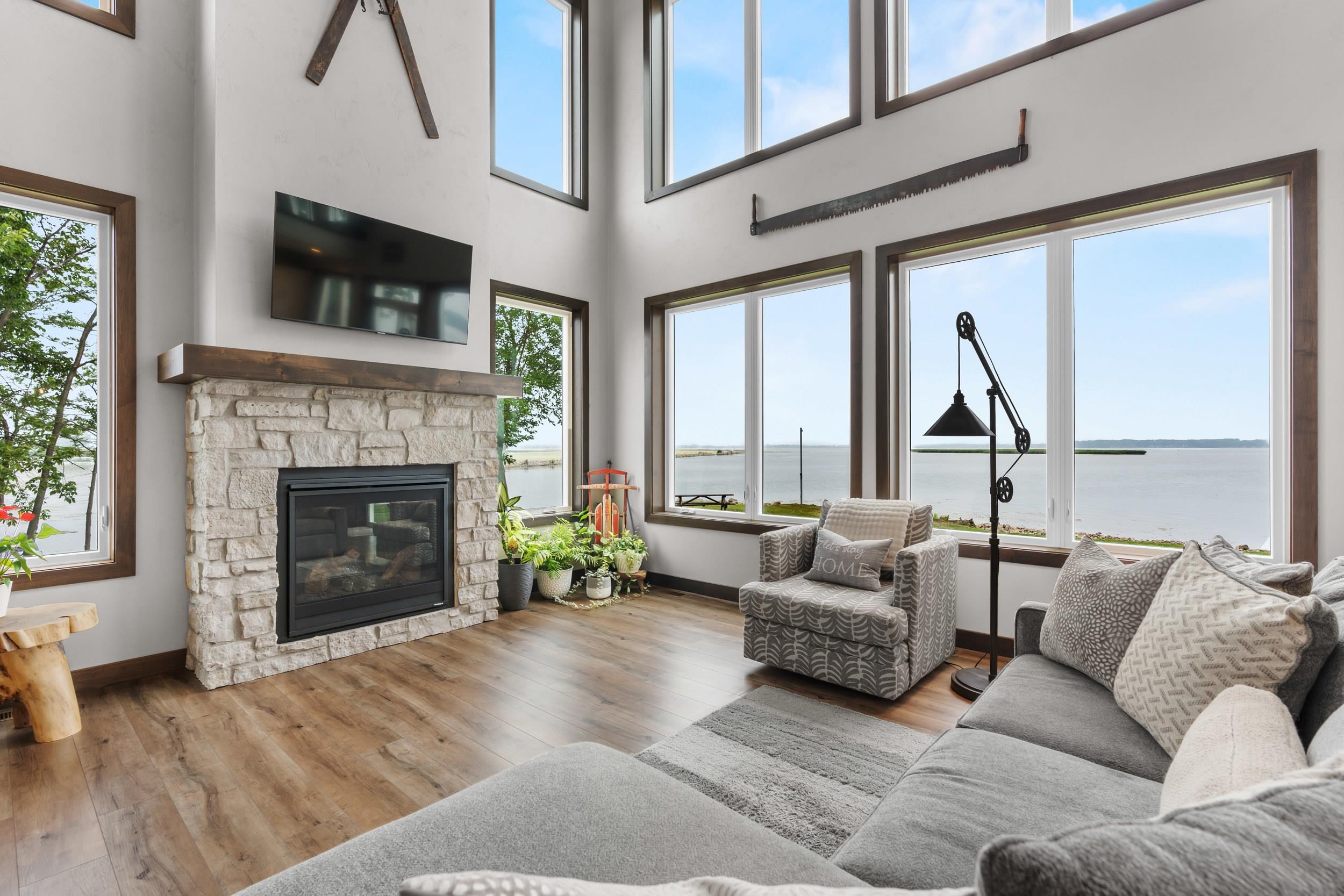 6392 LAKESHORE Road