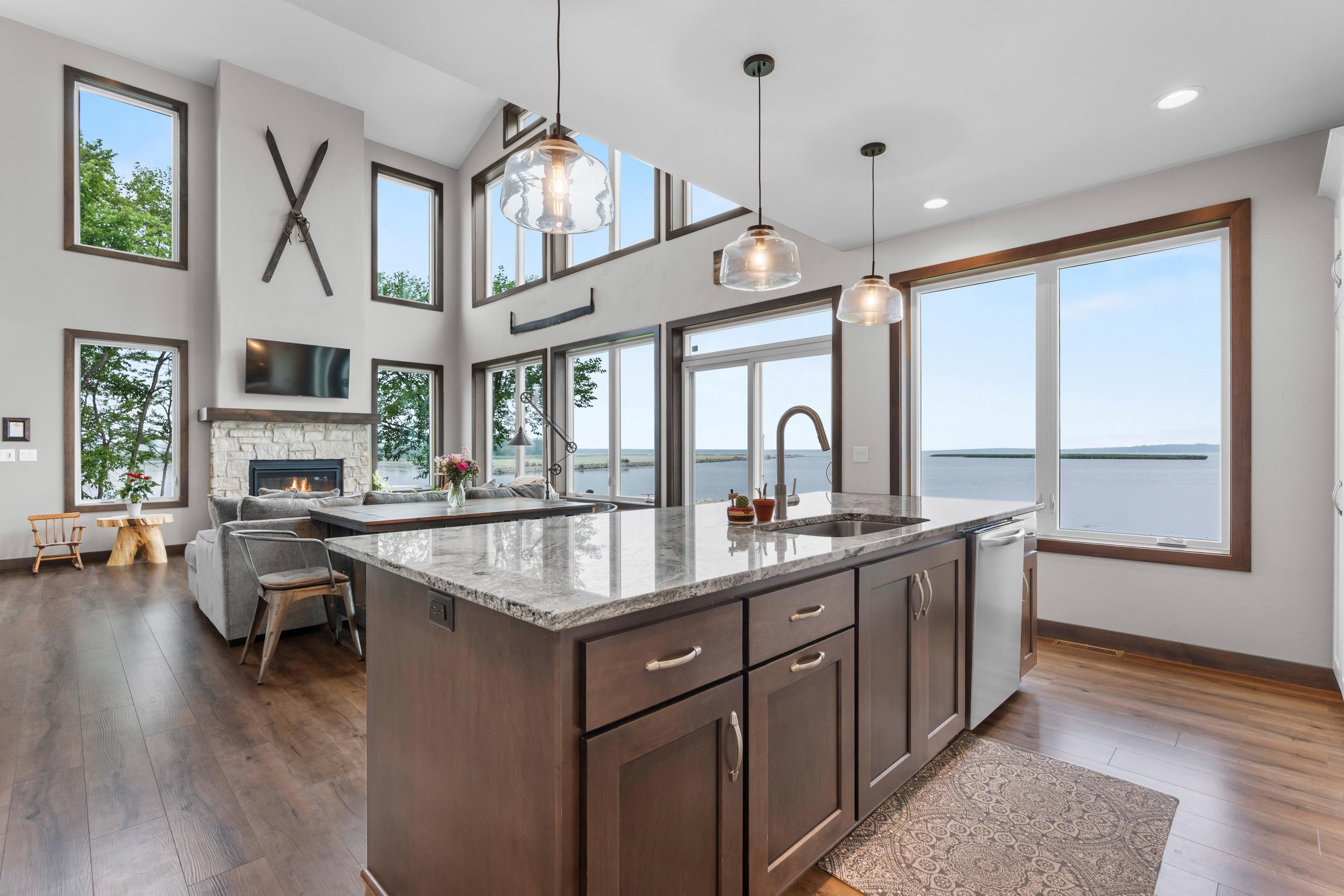 6392 LAKESHORE Road