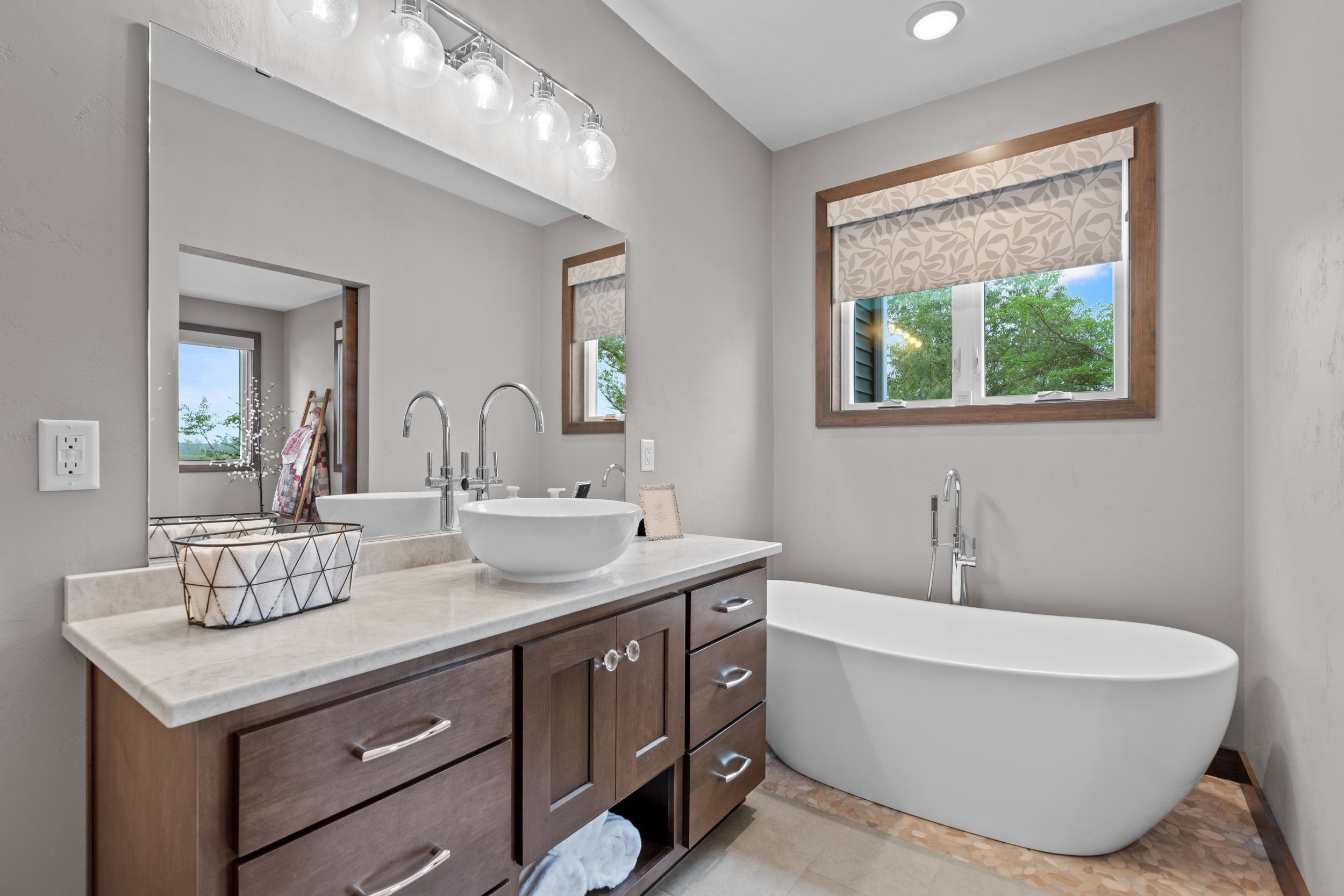 6392 LAKESHORE Road