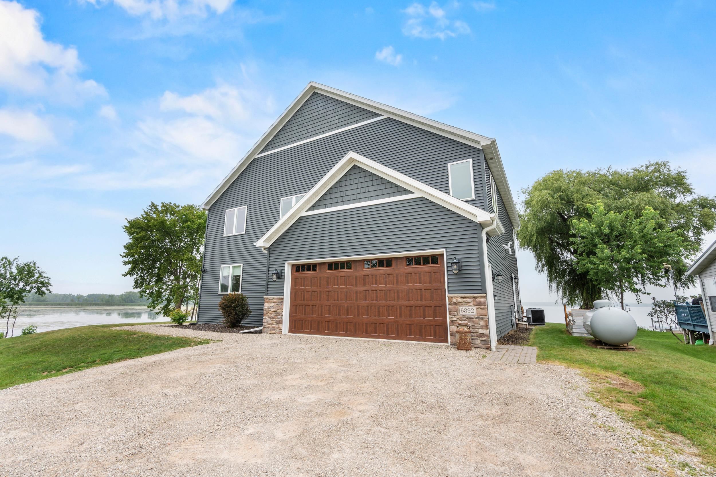 6392 LAKESHORE Road