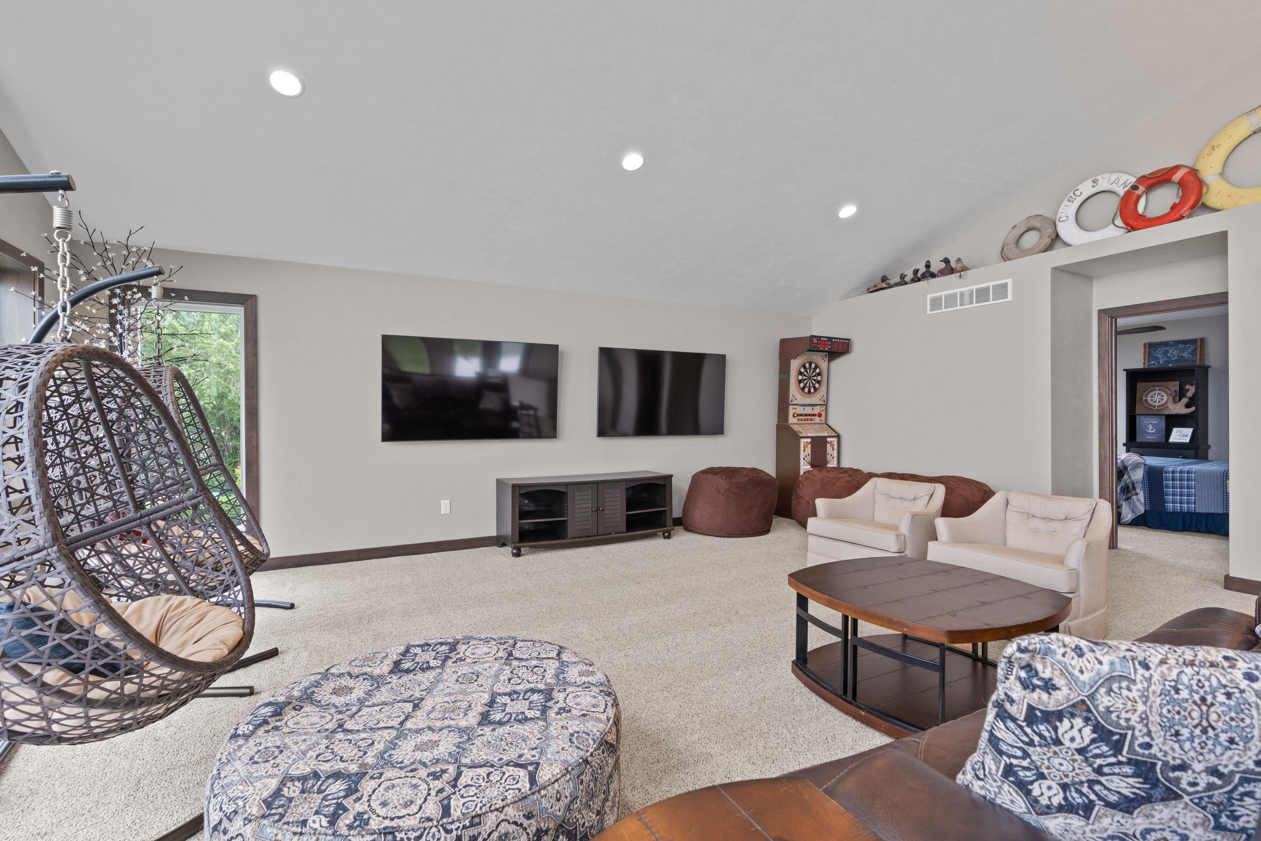 6392 LAKESHORE Road
