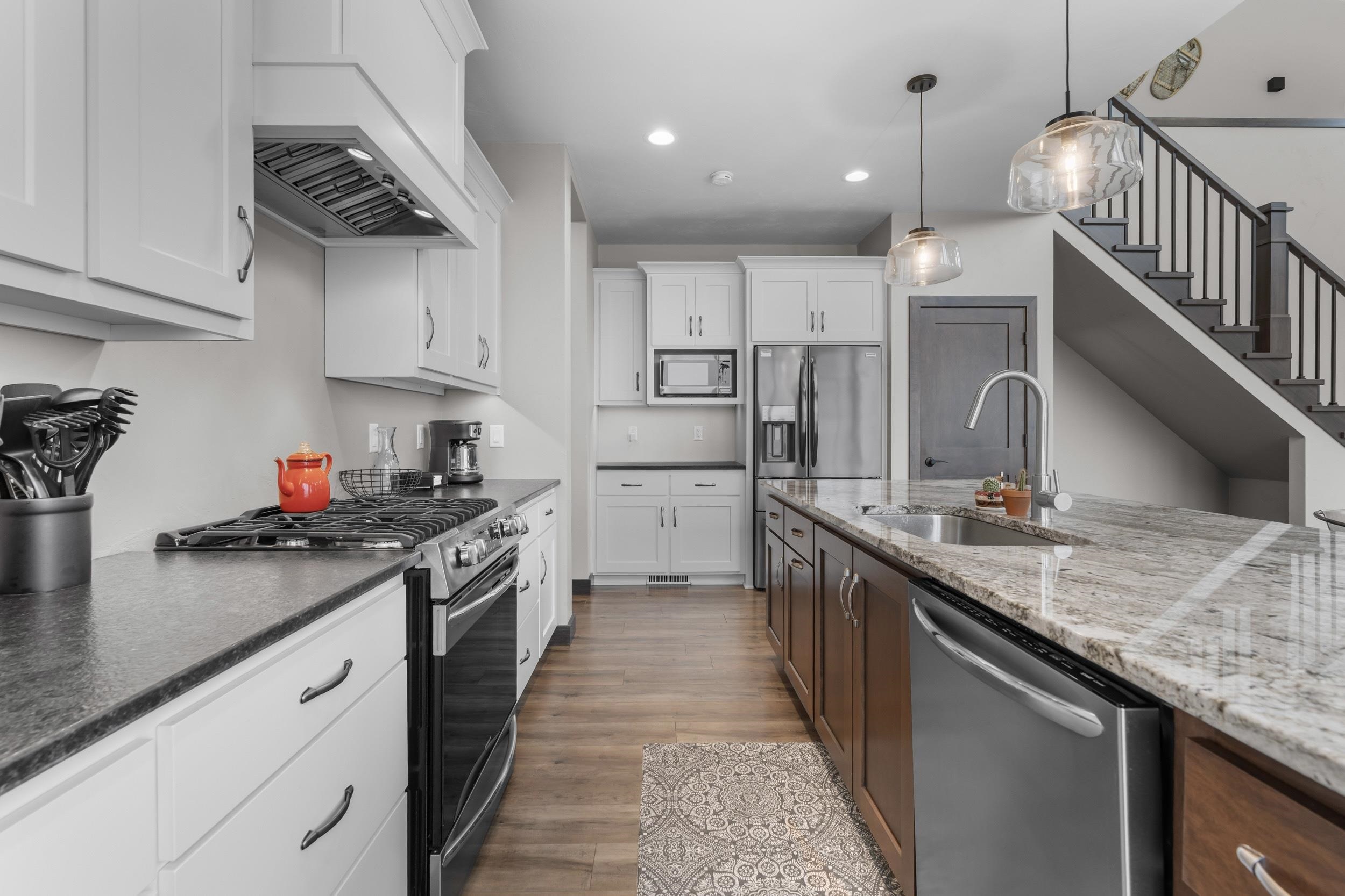 6392 LAKESHORE Road