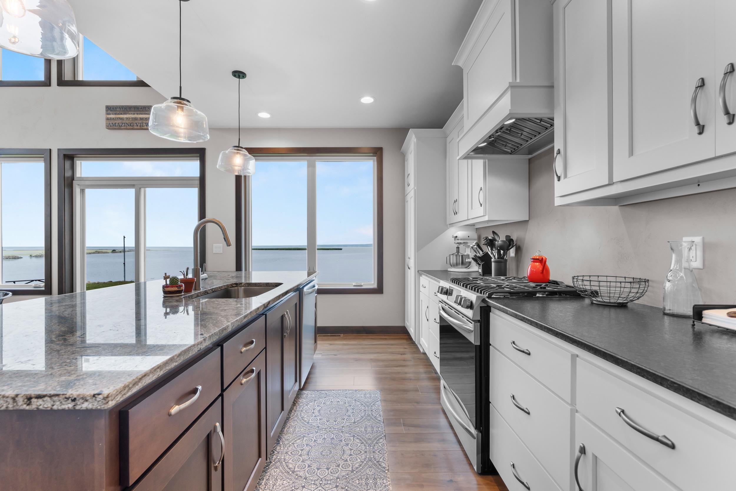 6392 LAKESHORE Road