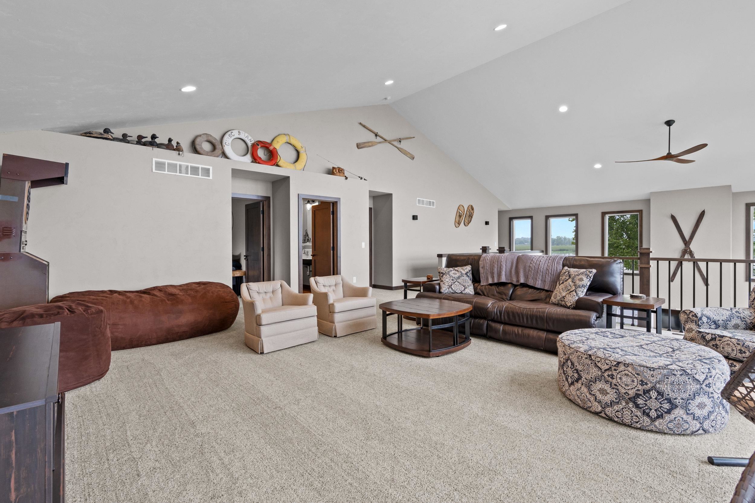 6392 LAKESHORE Road