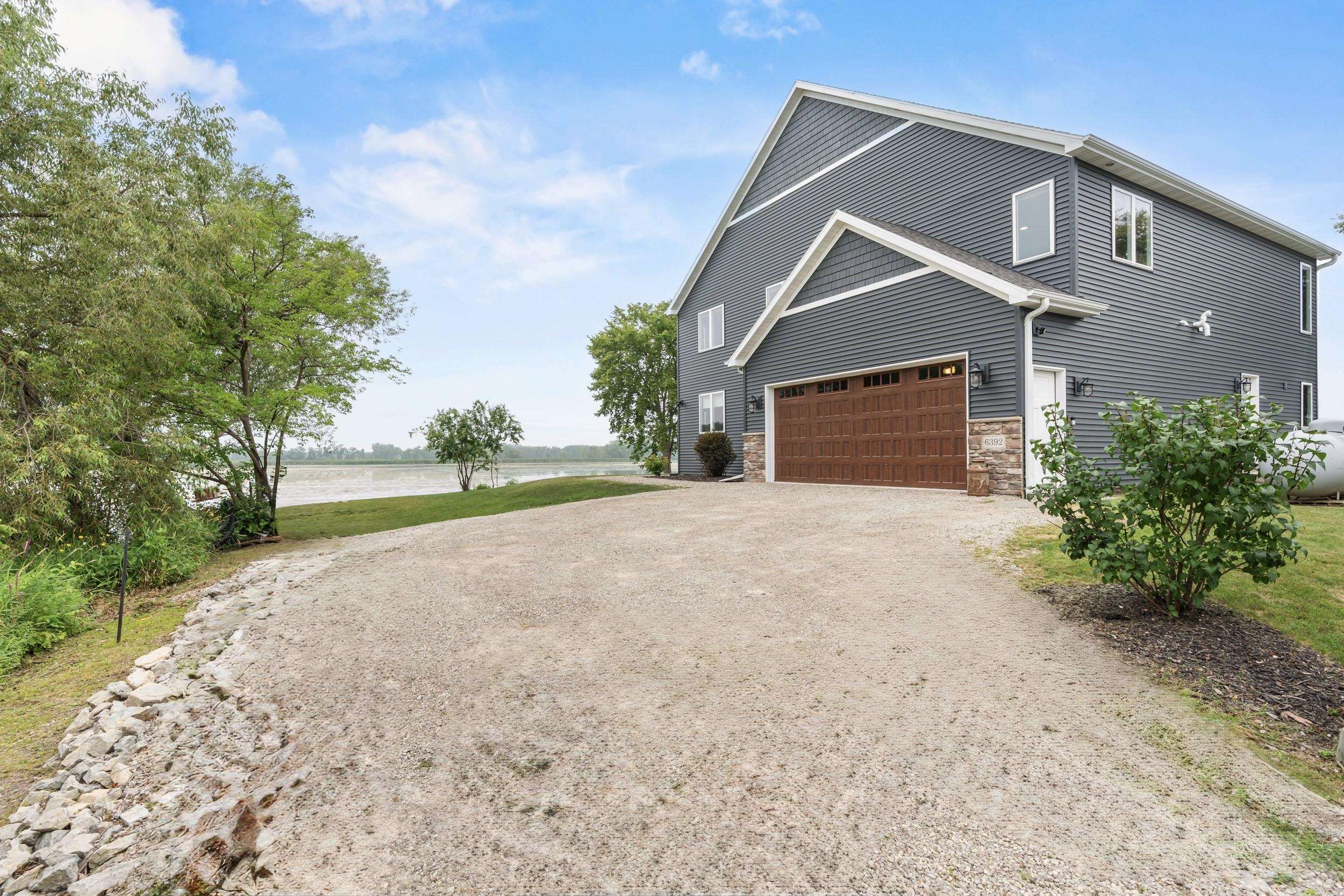 6392 LAKESHORE Road