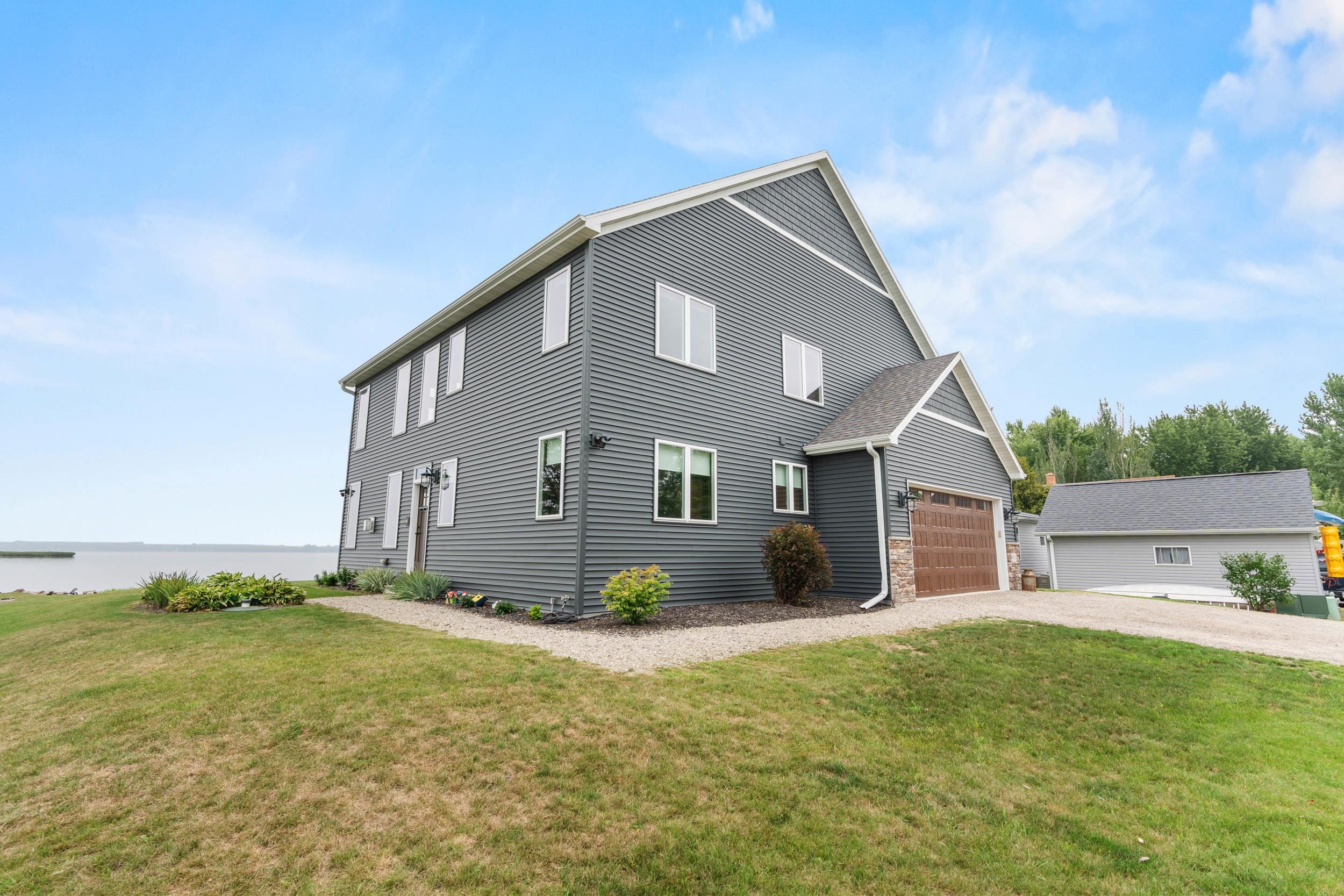 6392 LAKESHORE Road