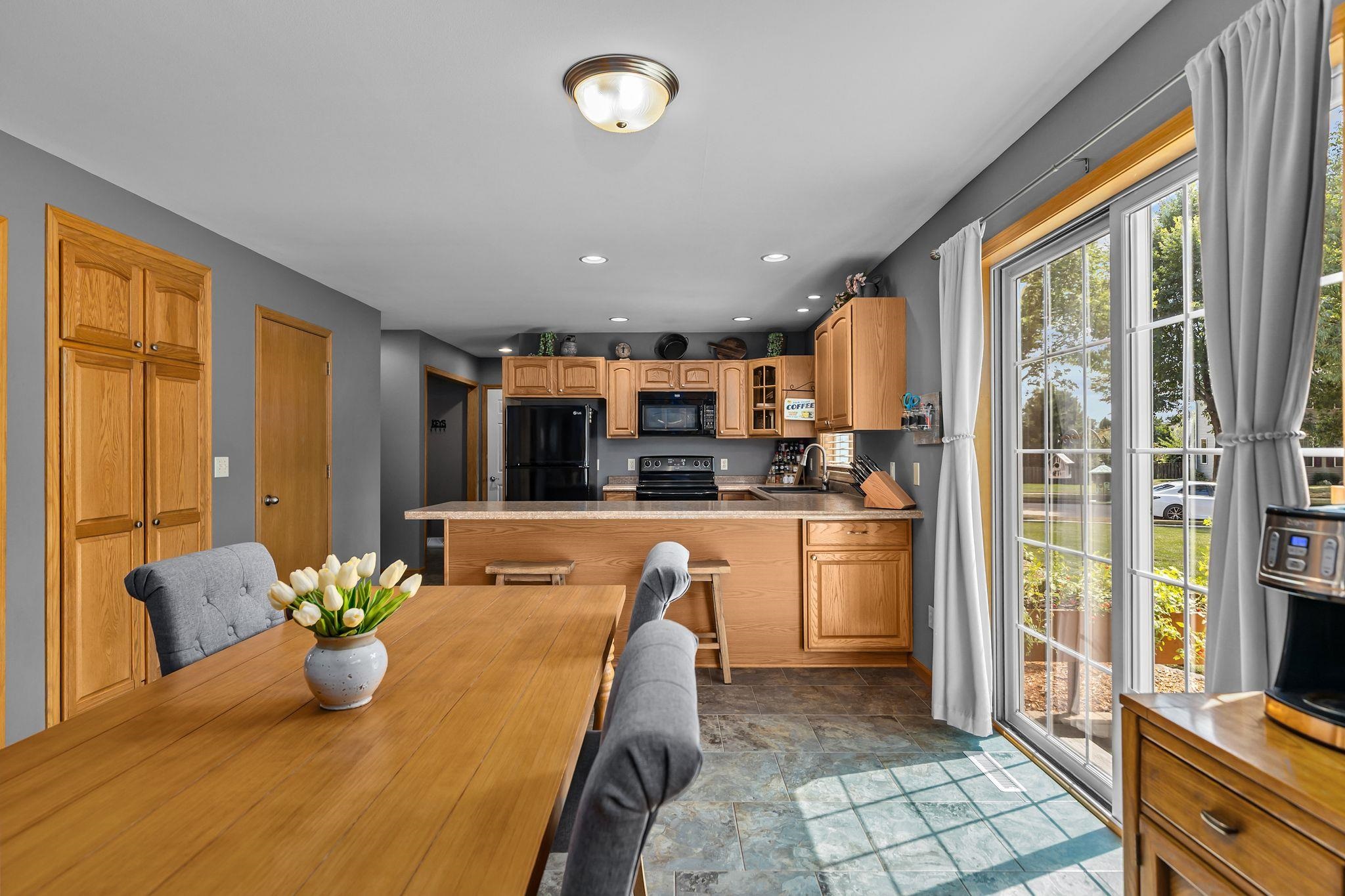 3023 E GREENLEAF Drive