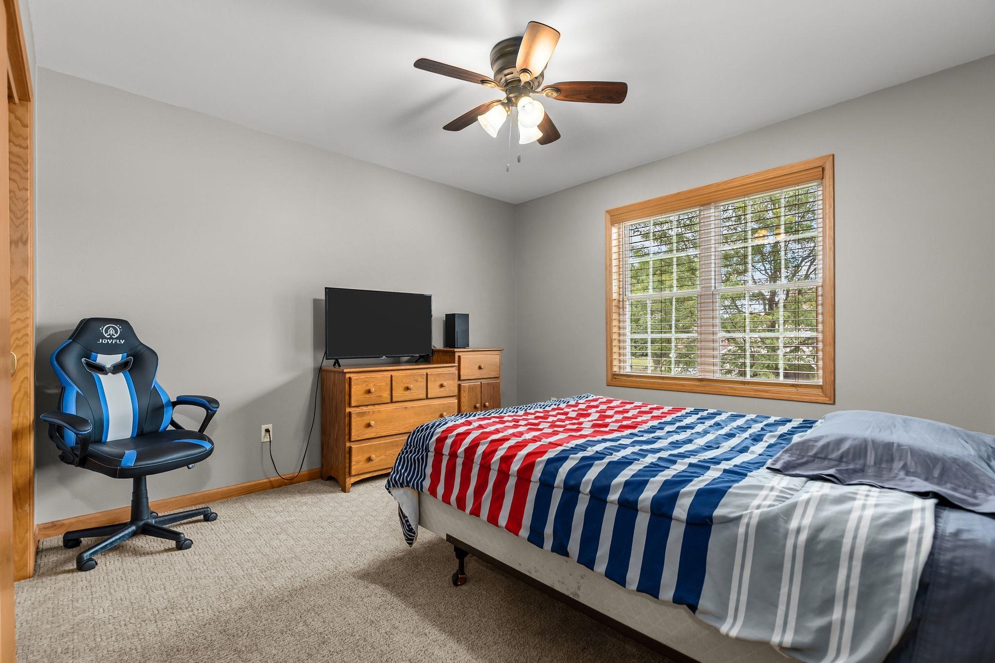 3023 E GREENLEAF Drive