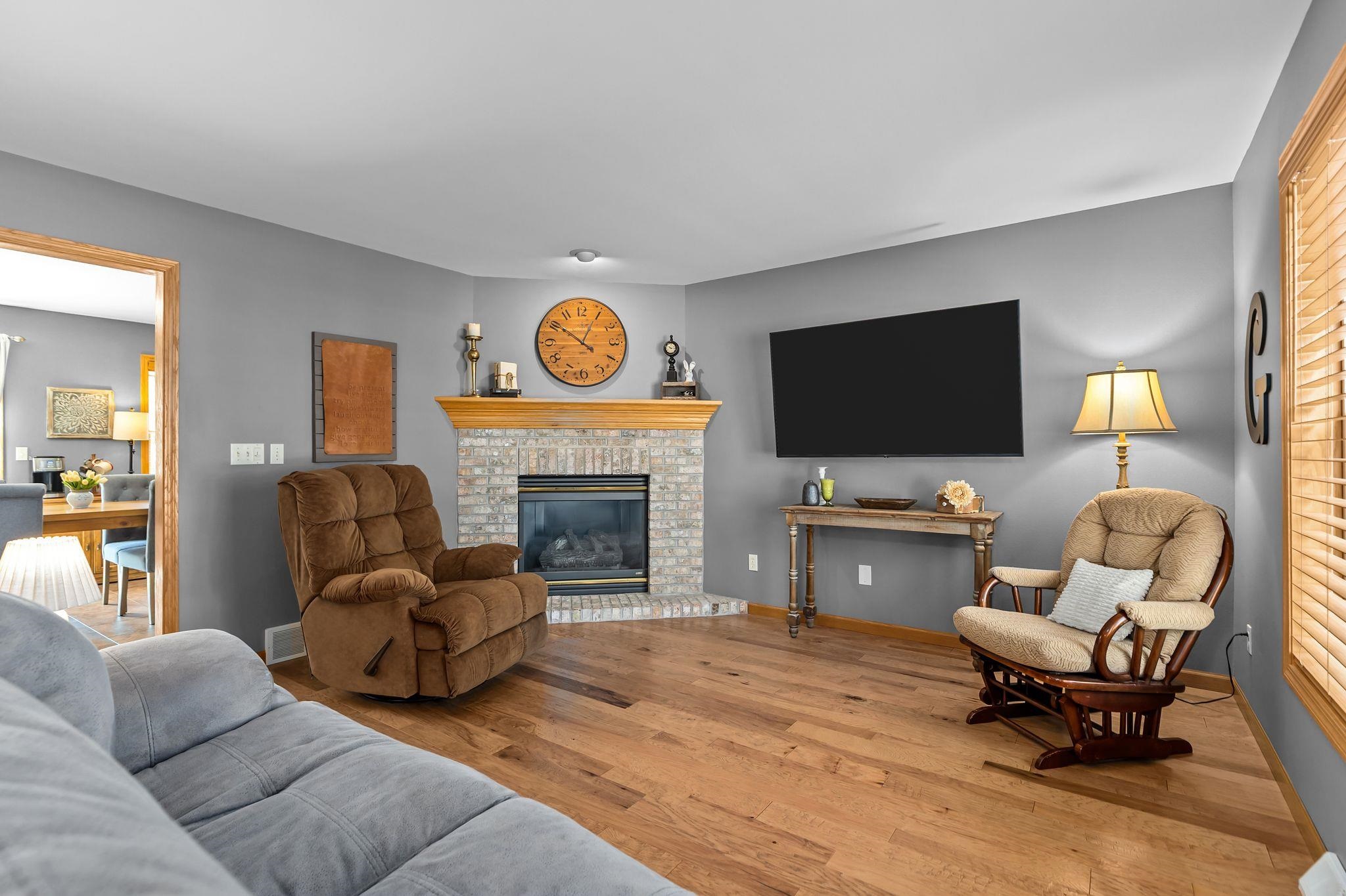 3023 E GREENLEAF Drive