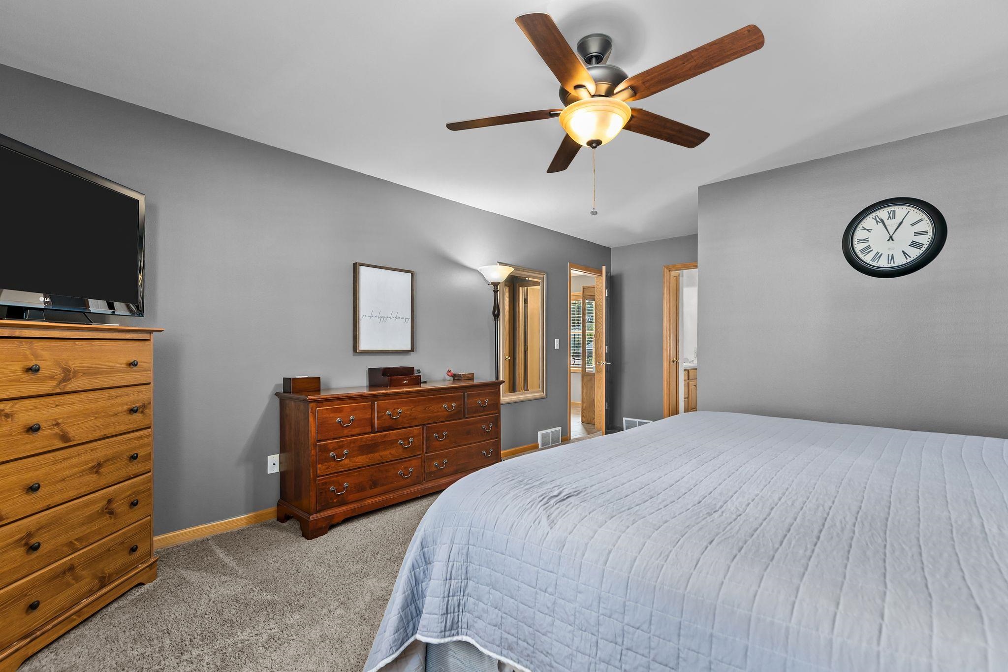 3023 E GREENLEAF Drive