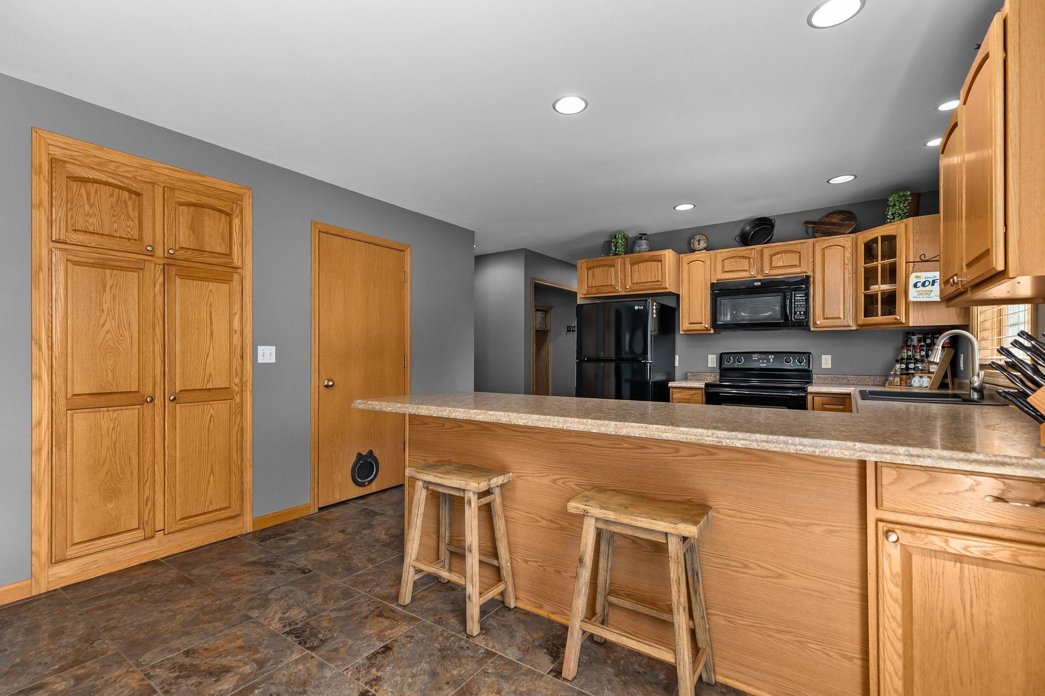 3023 E GREENLEAF Drive