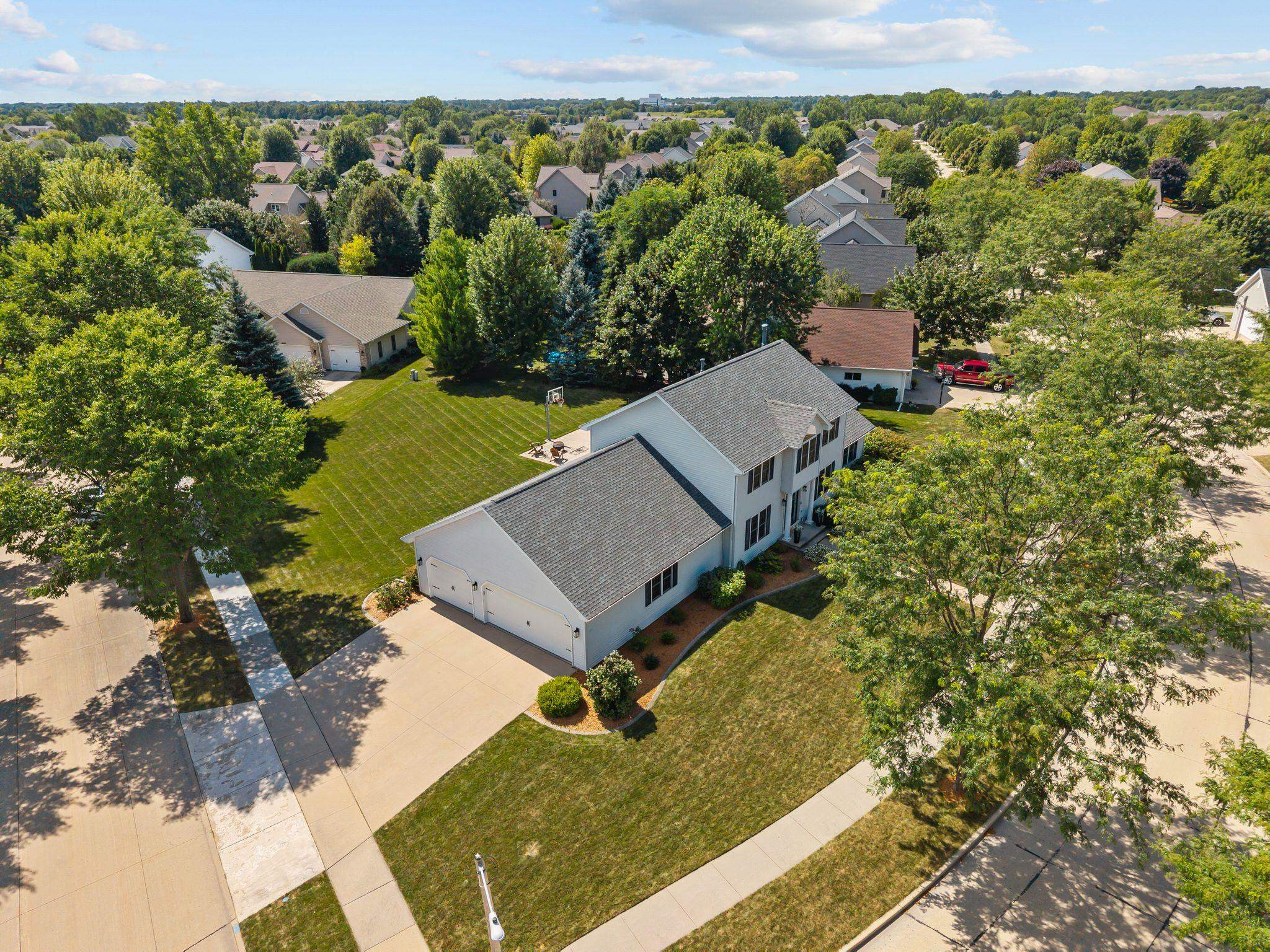 3023 E GREENLEAF Drive