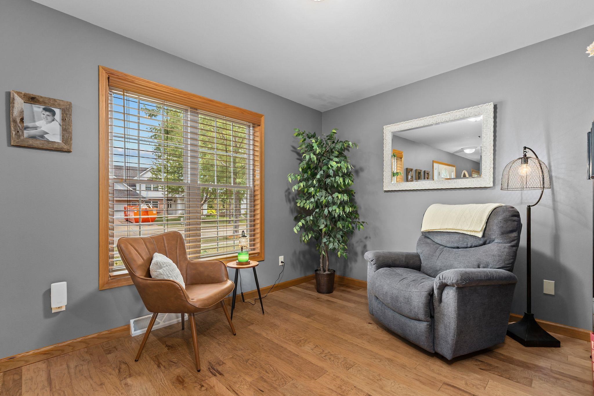 3023 E GREENLEAF Drive