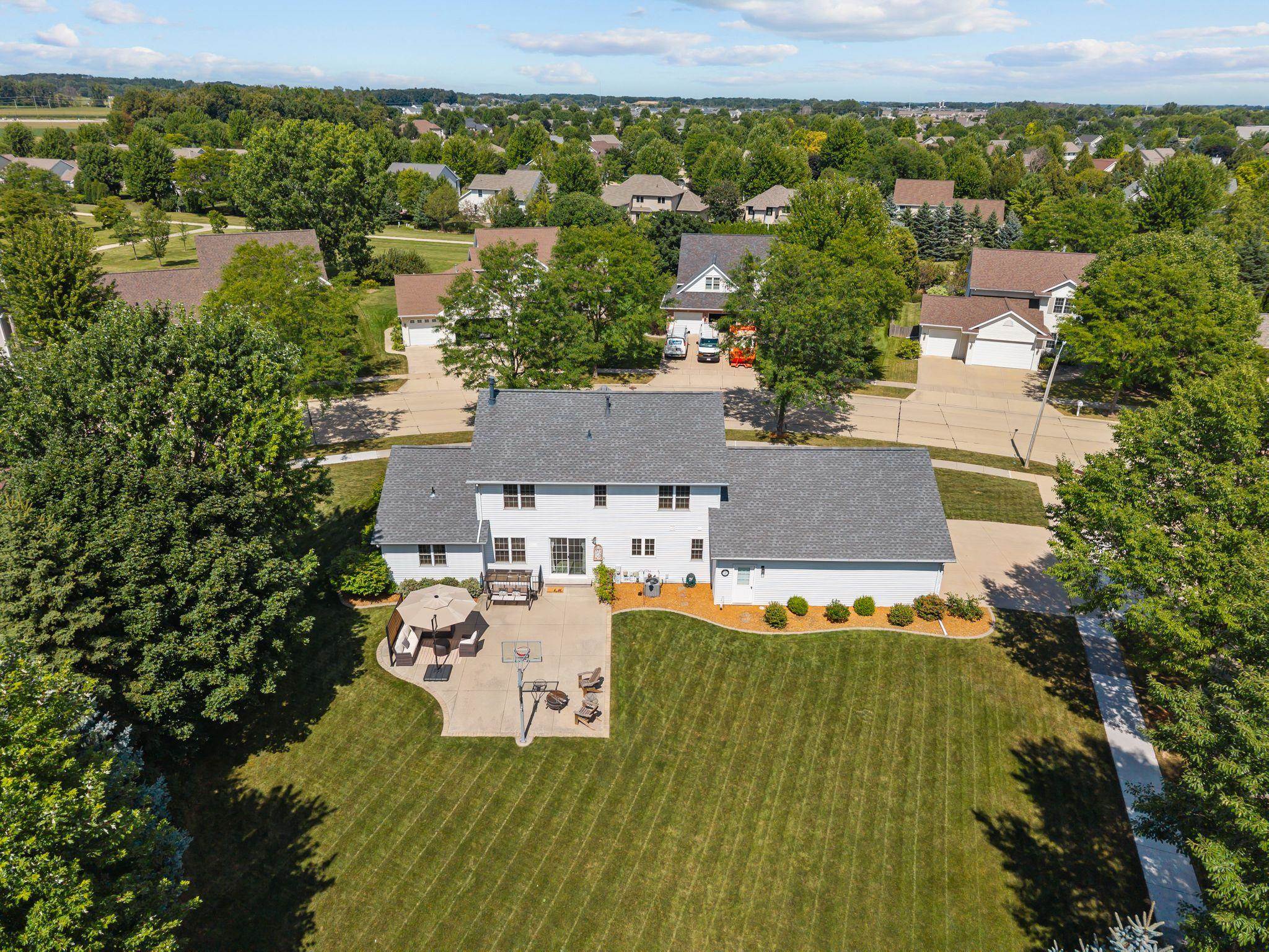 3023 E GREENLEAF Drive