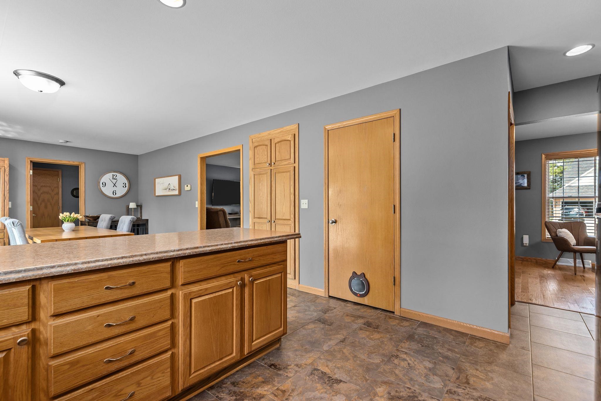 3023 E GREENLEAF Drive