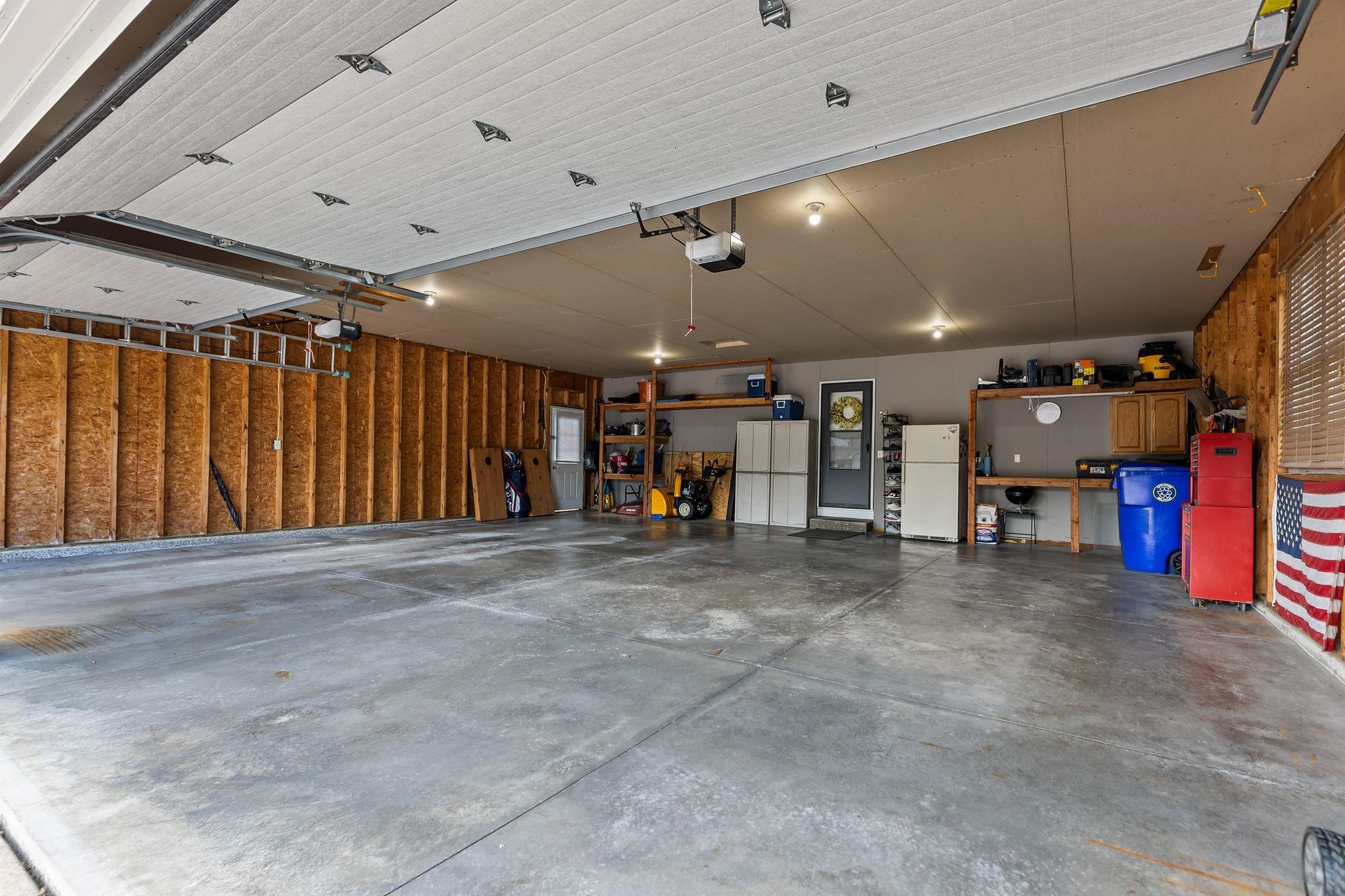 3023 E GREENLEAF Drive