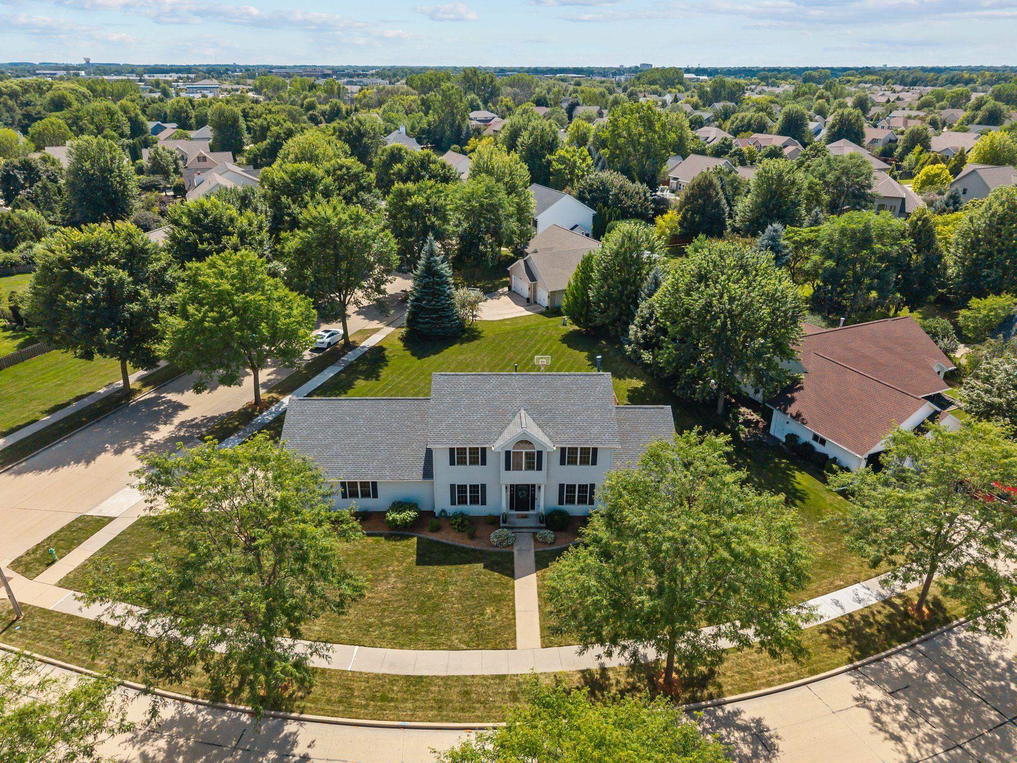 3023 E GREENLEAF Drive