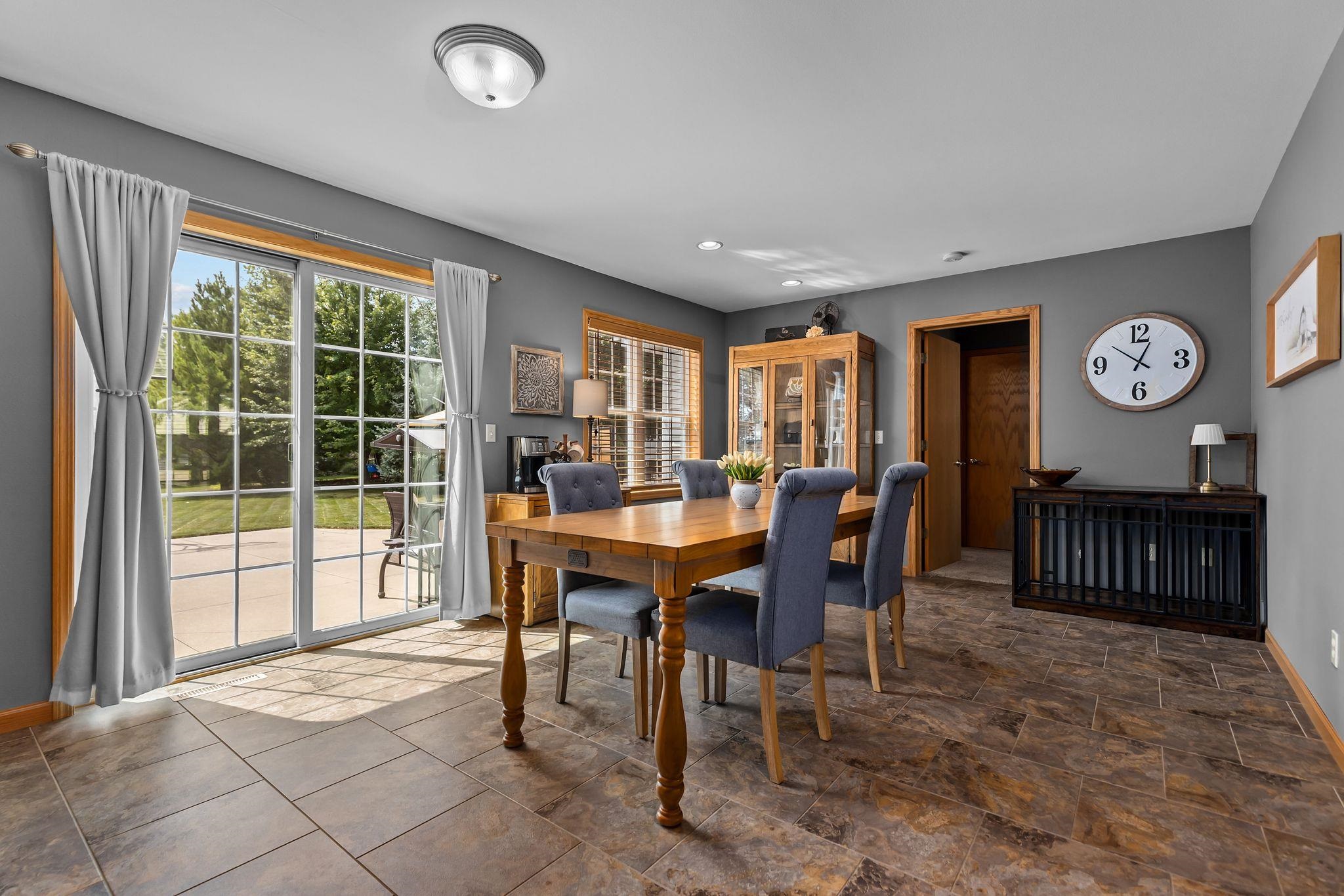 3023 E GREENLEAF Drive