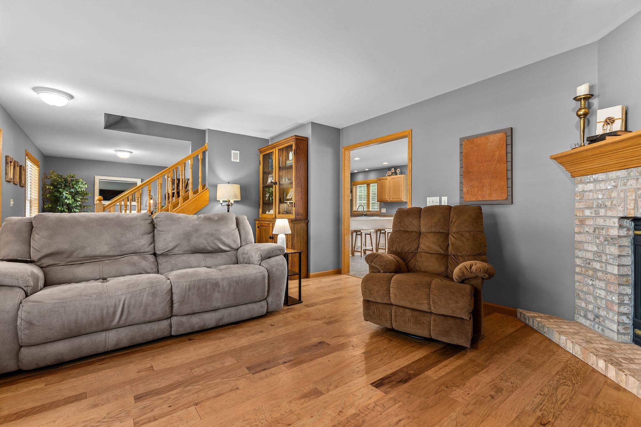 3023 E GREENLEAF Drive