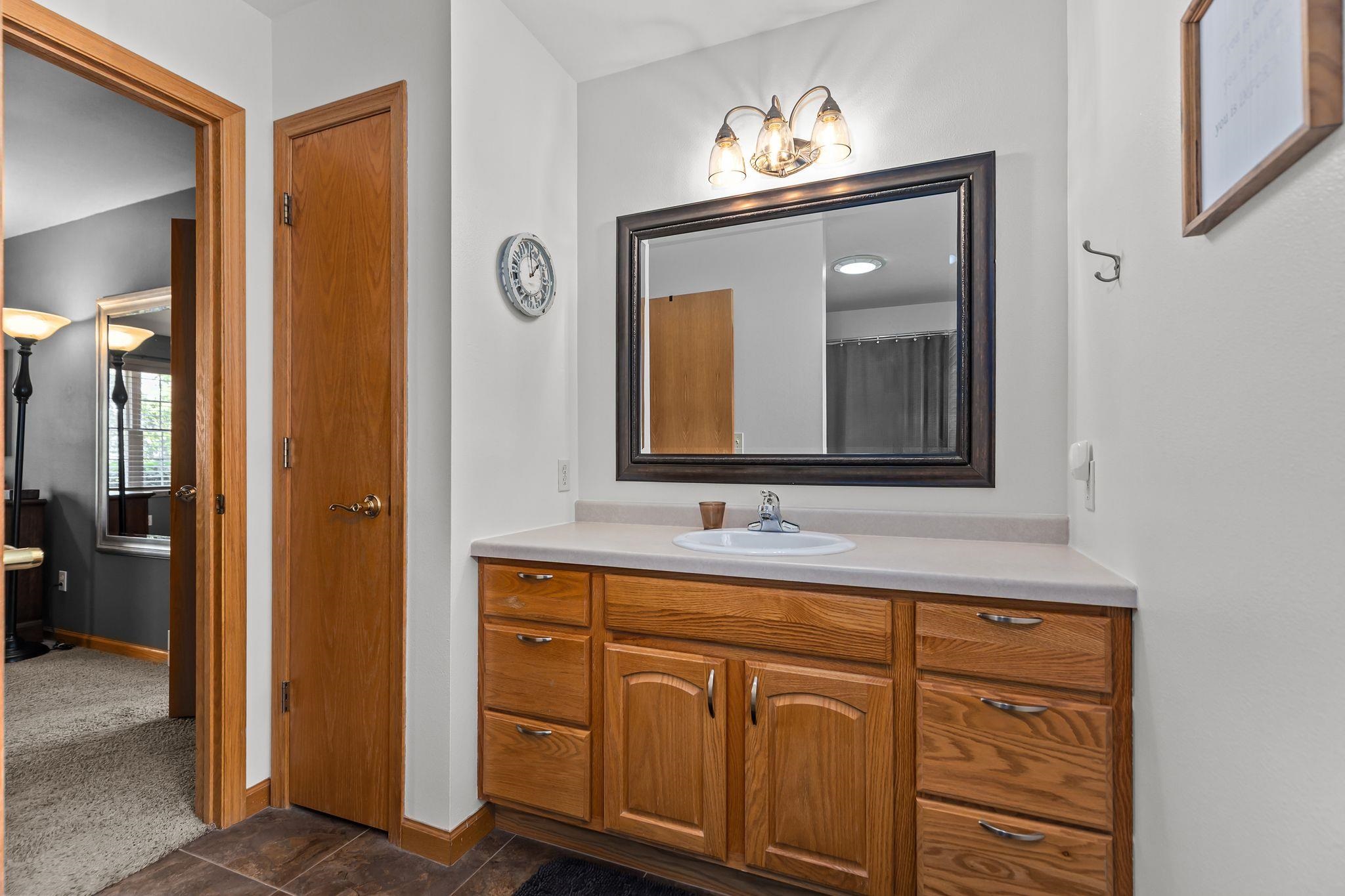 3023 E GREENLEAF Drive