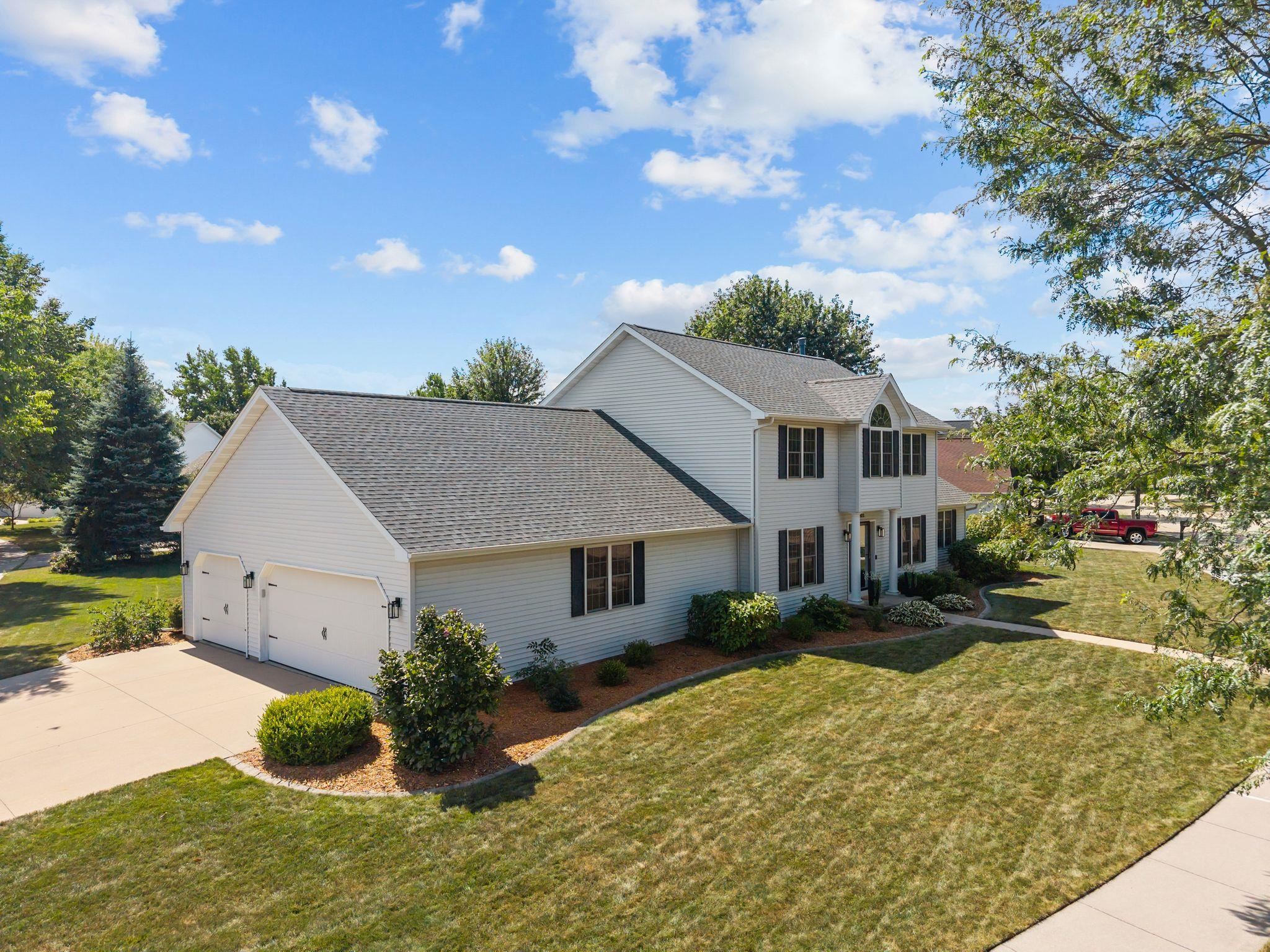 3023 E GREENLEAF Drive