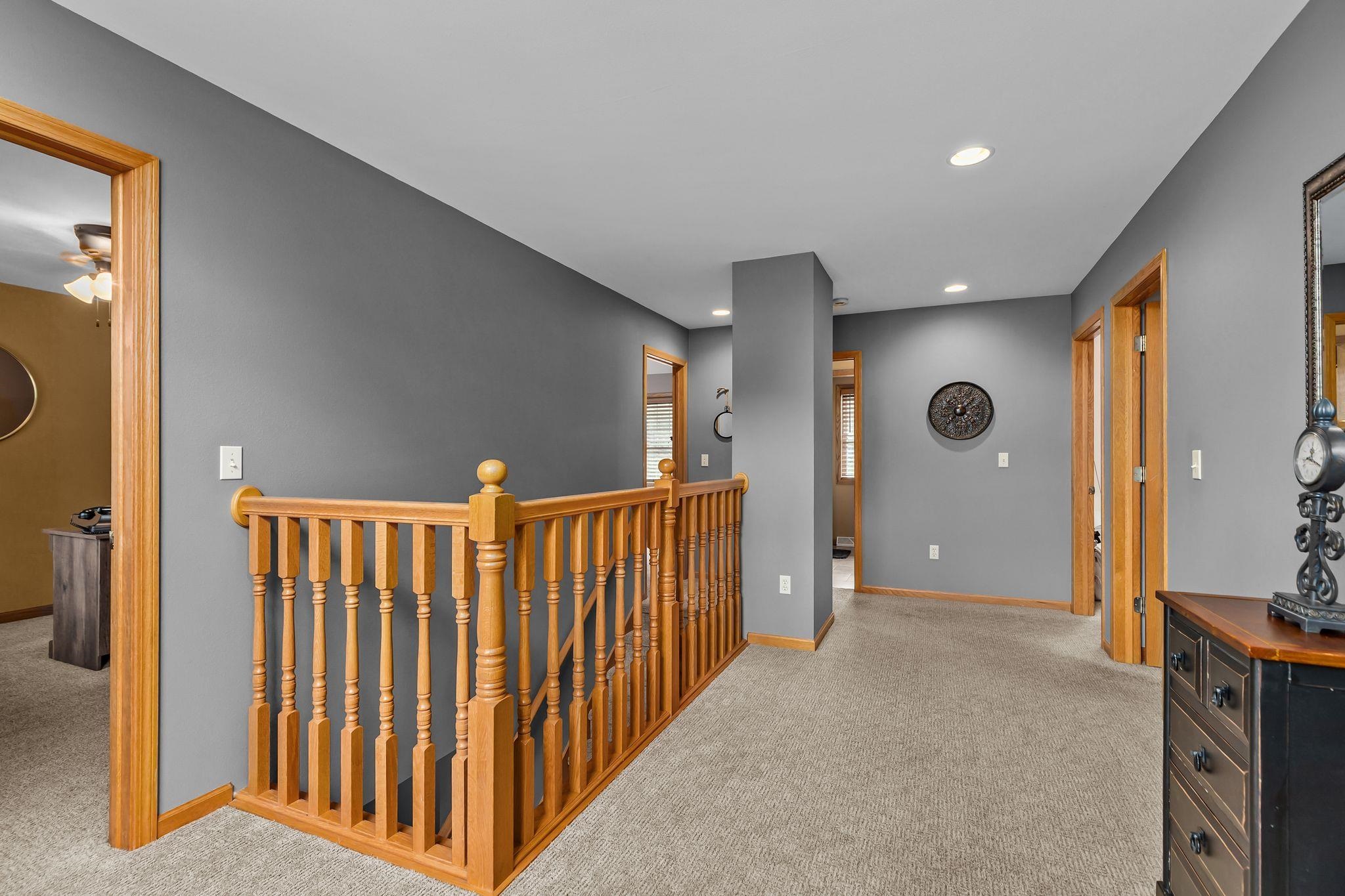3023 E GREENLEAF Drive
